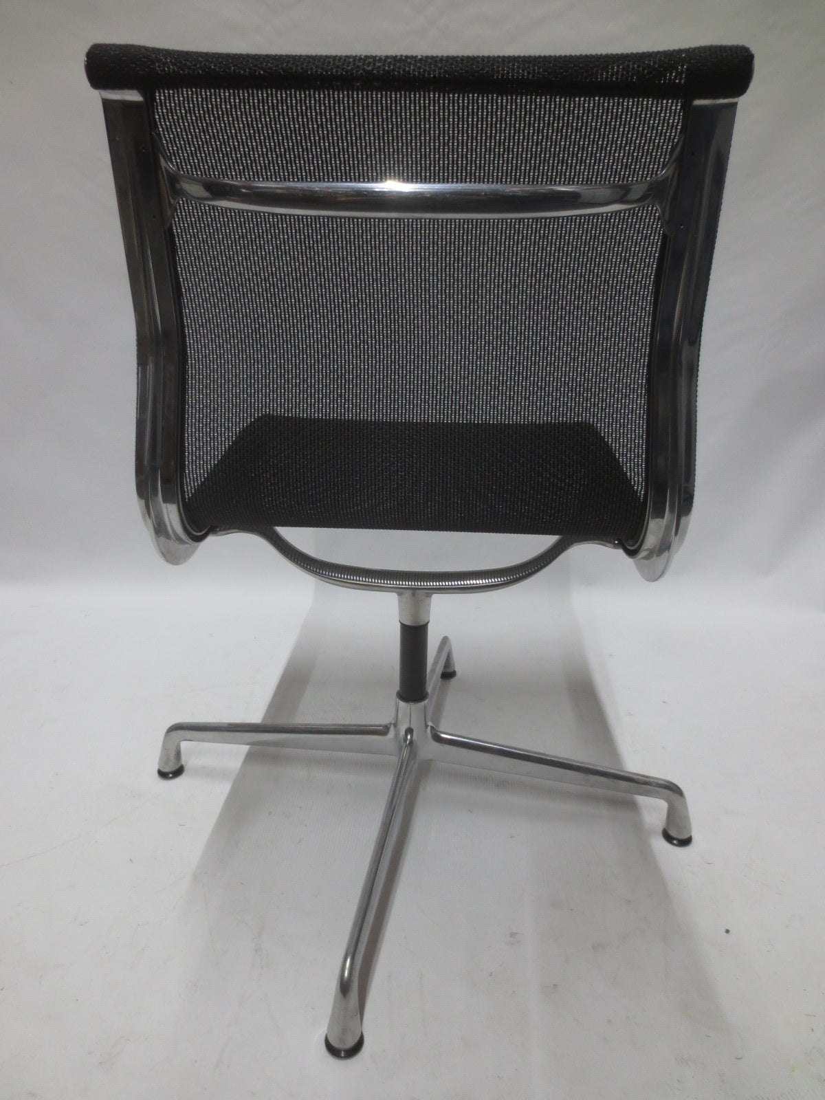 Herman Miller Eames Aluminum Group Side Chair in Black Mesh (Noticeable Wear)