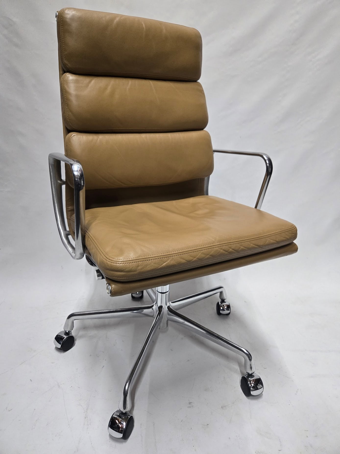 Herman Miller Eames Executive Soft Pad Chair in Toffee Brown Leather