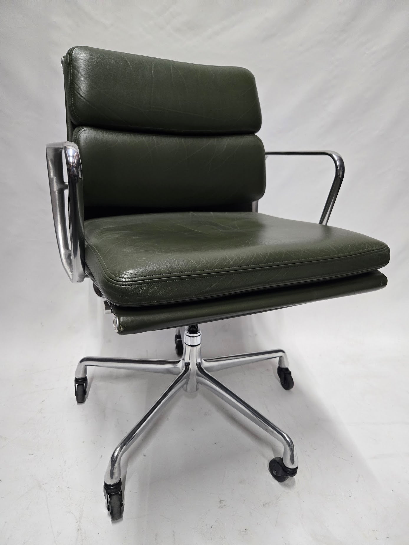 Herman Miller Eames Soft Pad Management Chair in Green Leather