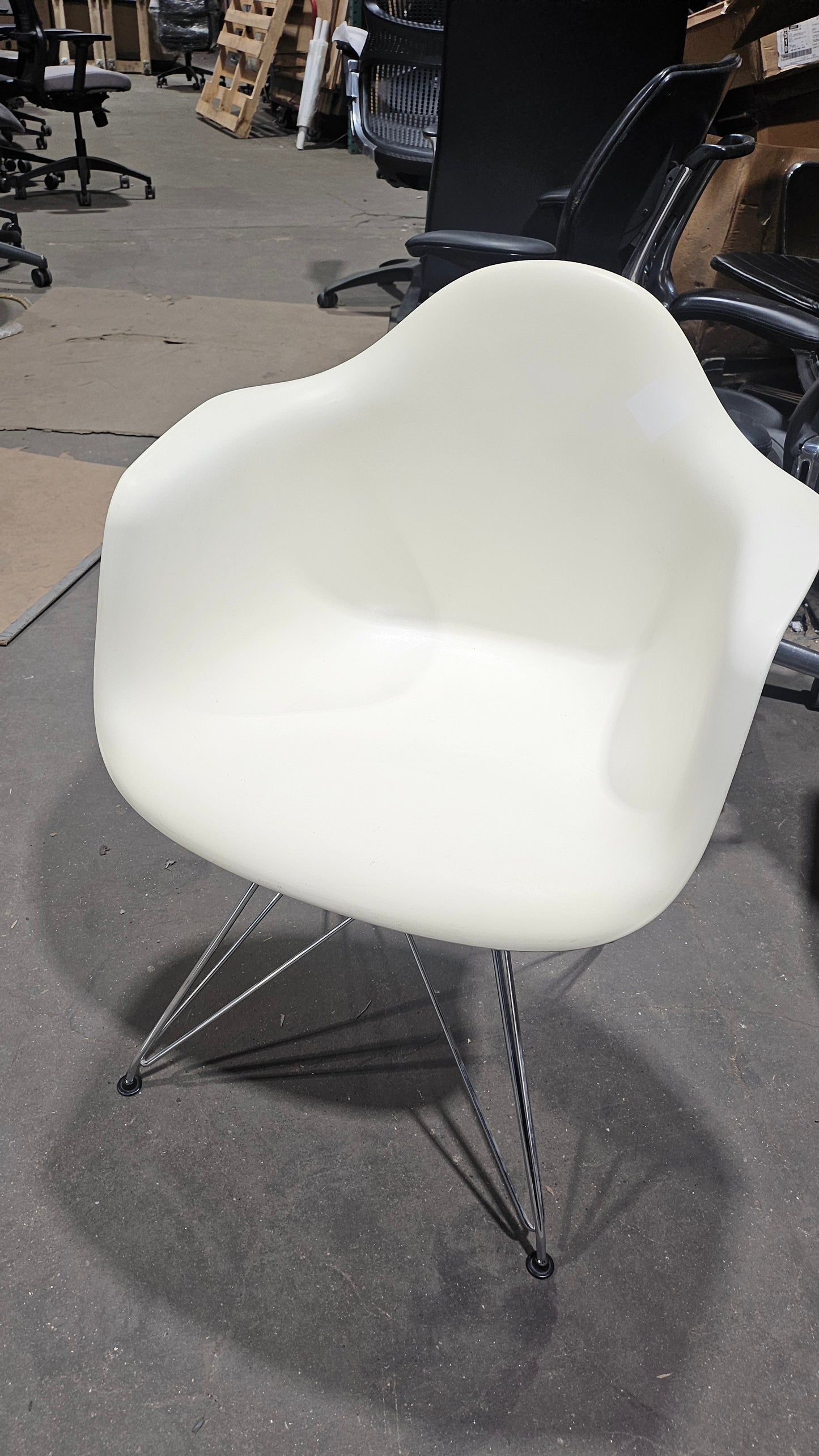 Eames Molded Plastic Armchair in White (Original, Discolored, Noticeable Wear)