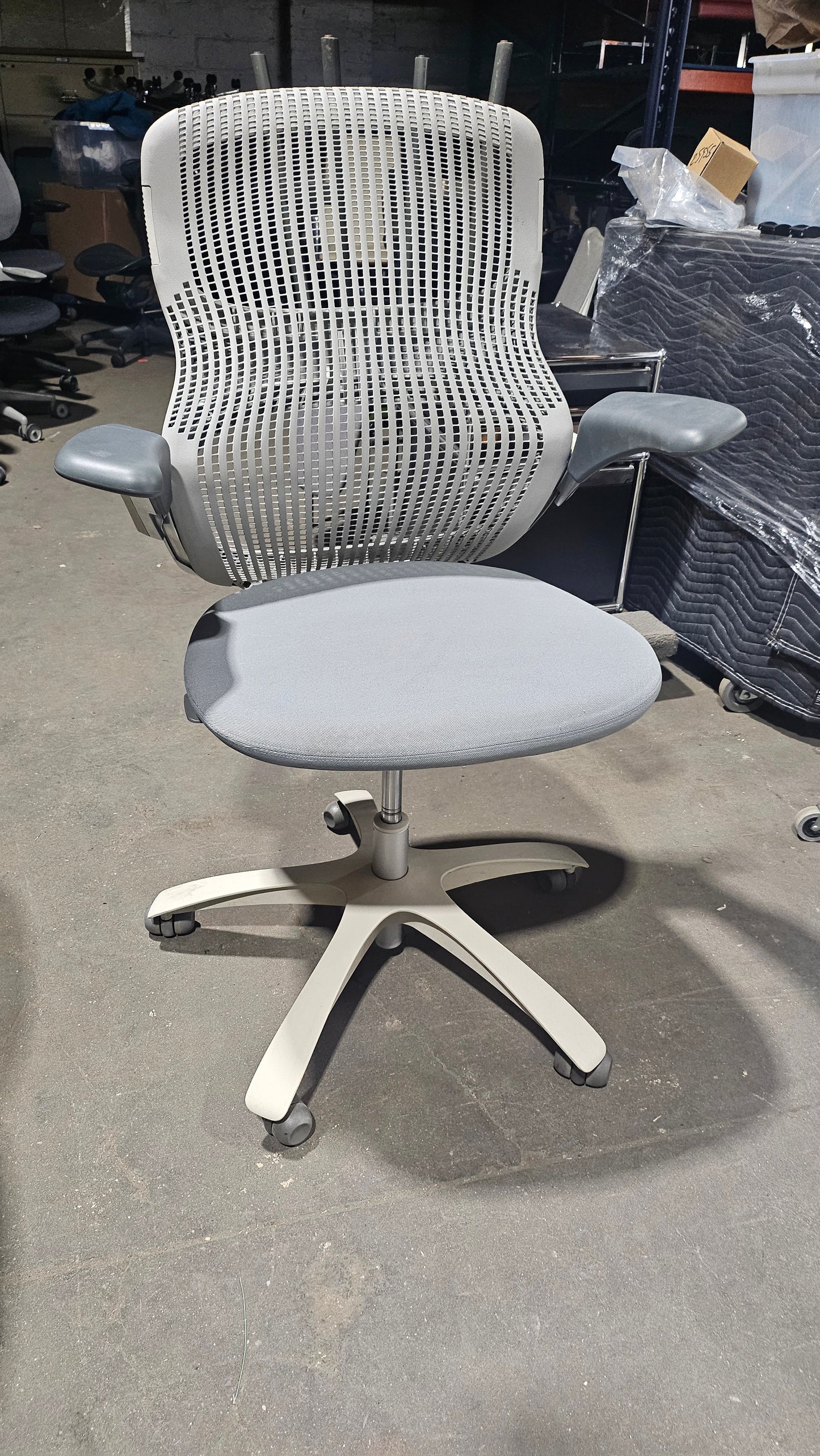 Knoll Generation Chair in Light Grey with Plastic Base