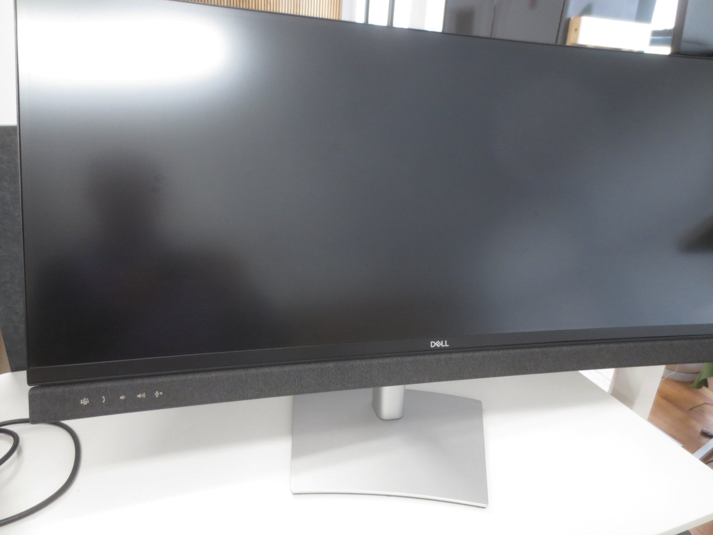 Dell C3422WE 34-in Curved WQHD Monitor with Built-In Camera, Mic, and Speakers