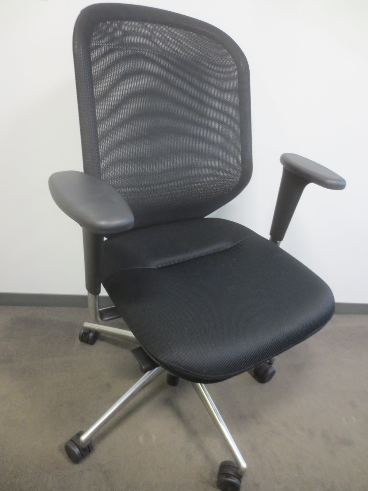 Vitra Medapal Ergonomic Office Chair in Black