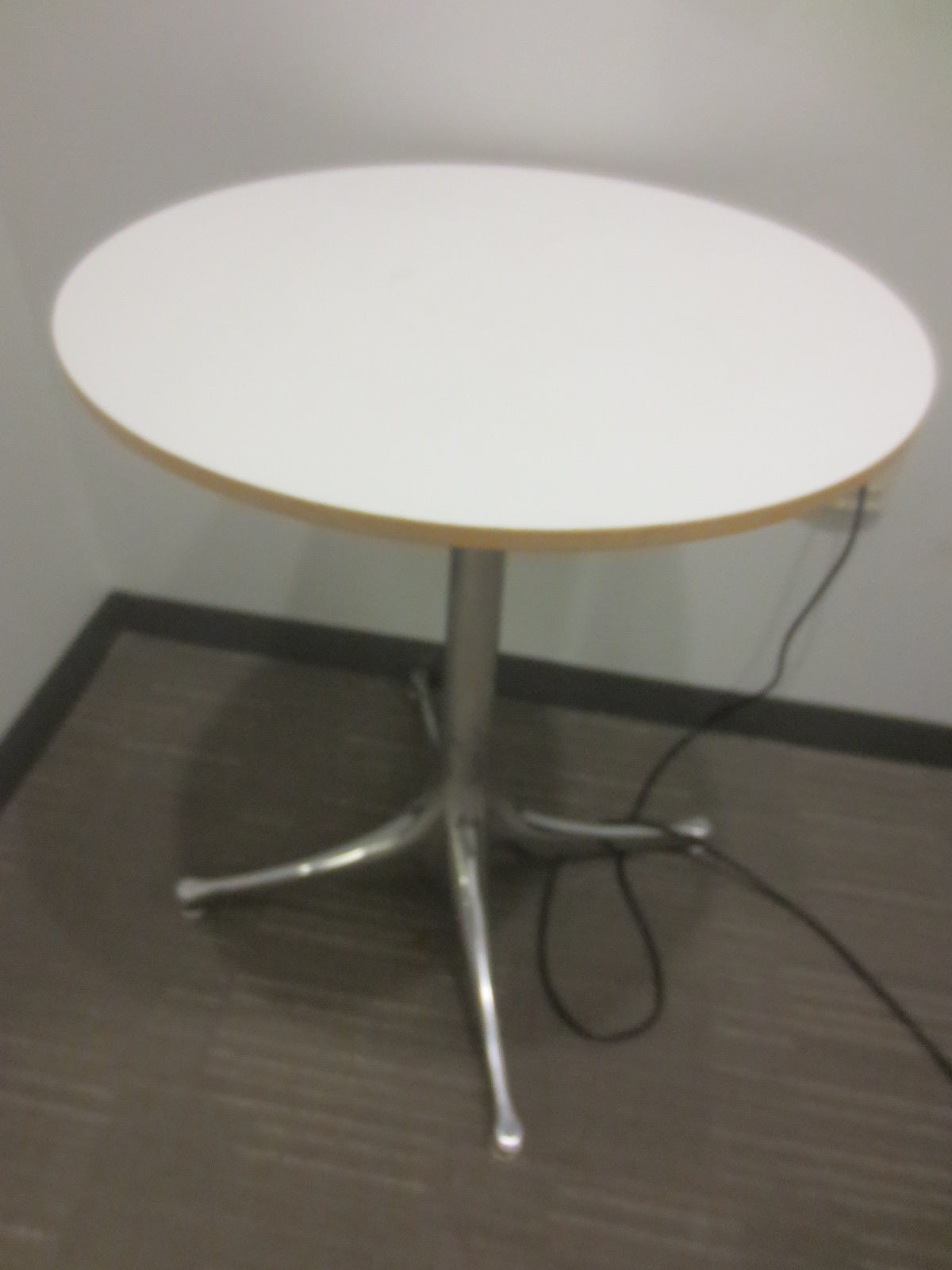 Herman Miller Nelson Pedestal Side Table in White with Silver Base