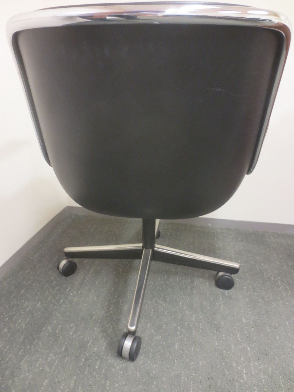 Knoll Pollock Executive Chair in Black Leather with Manual Height Adjustment