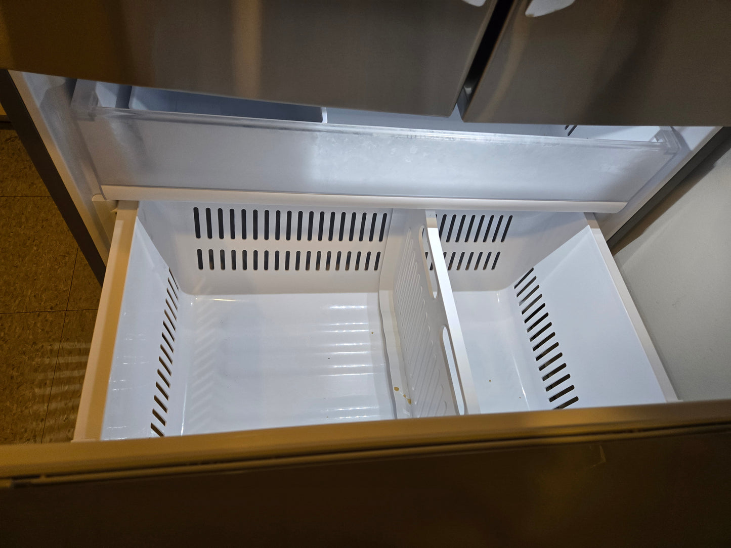 LG InstaView 27-cu ft French Door Refrigerator-Freezer