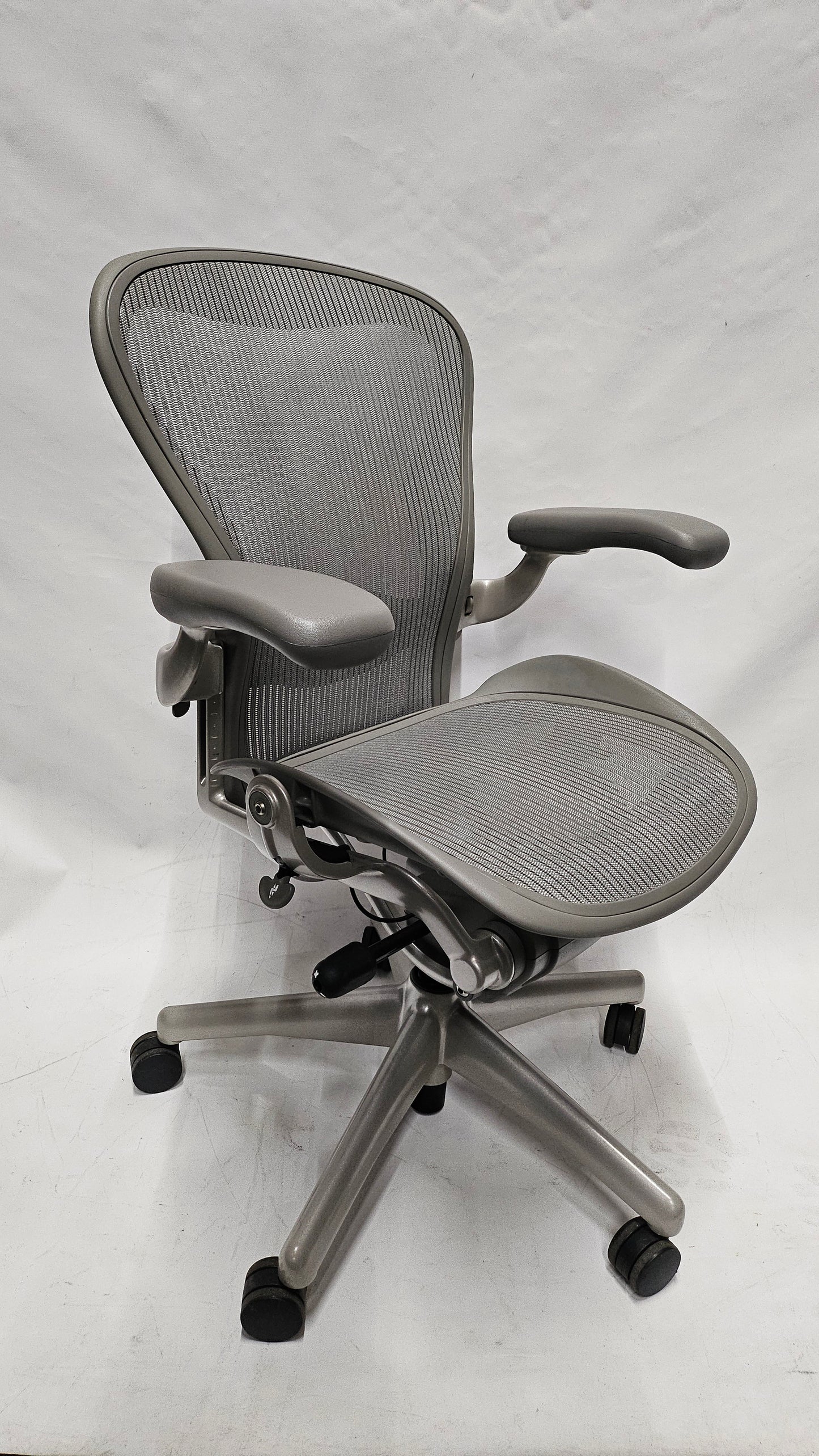 Herman Miller Classic Aeron Chair in Mineral with Satin Aluminum Frame and Base, Size B