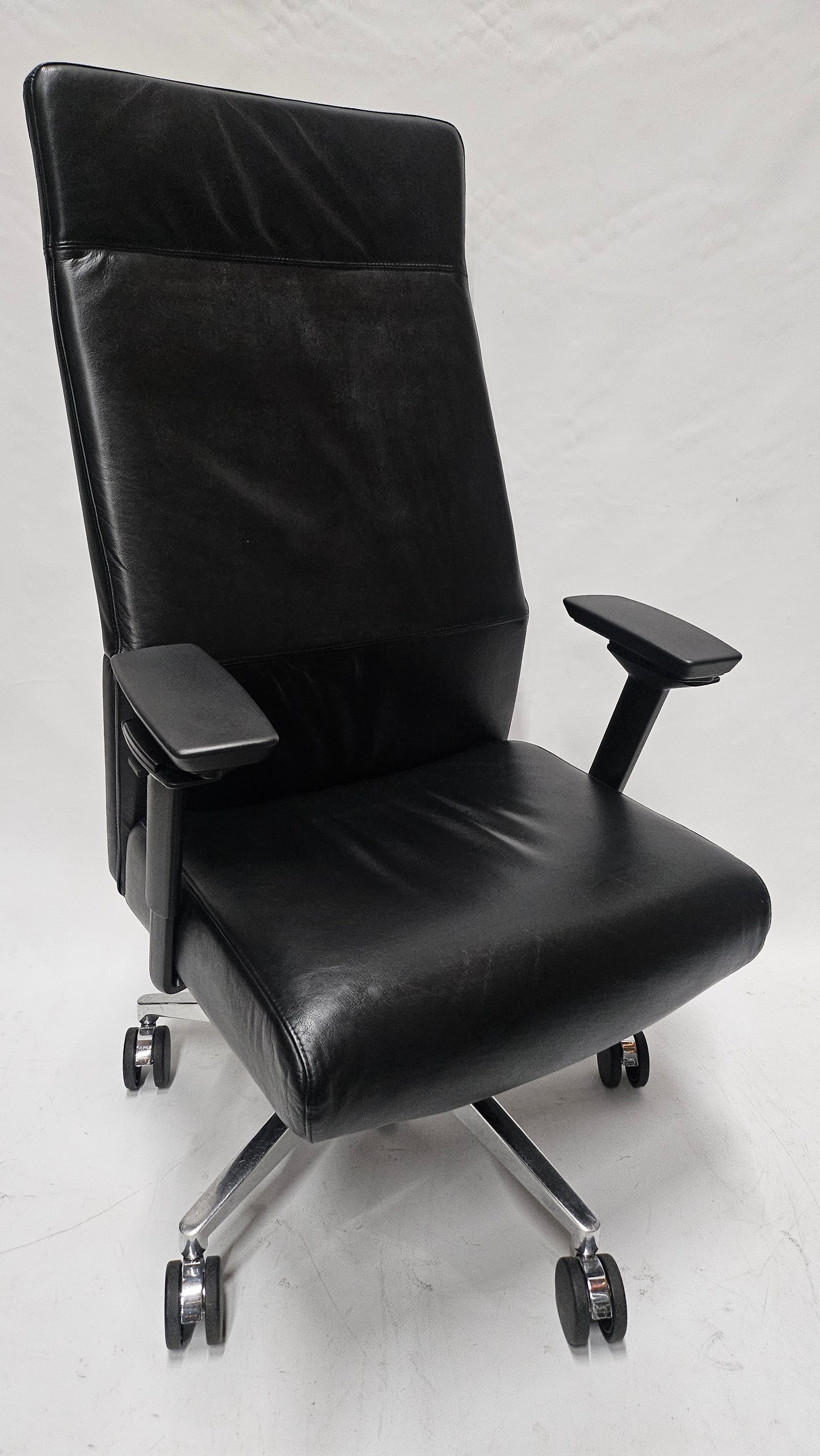 Steelcase Siento Executive Highback Chair in Black Leather
