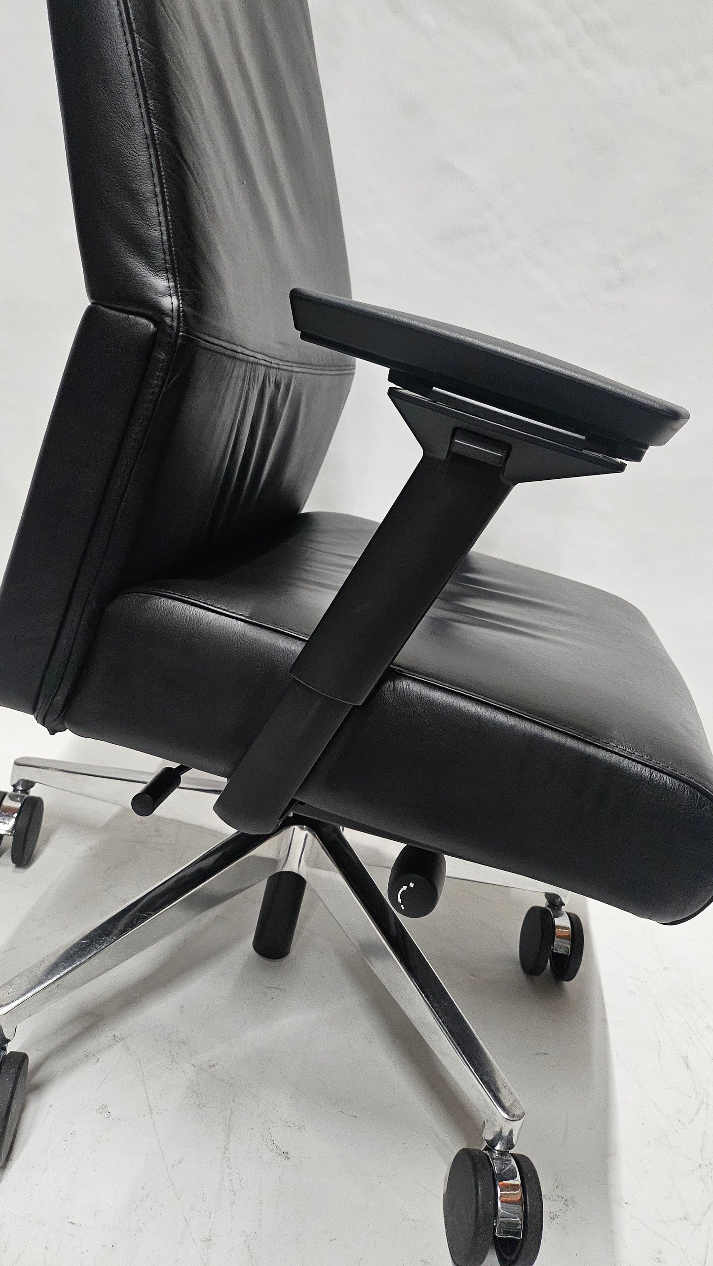 Steelcase Siento Executive Highback Chair in Black Leather