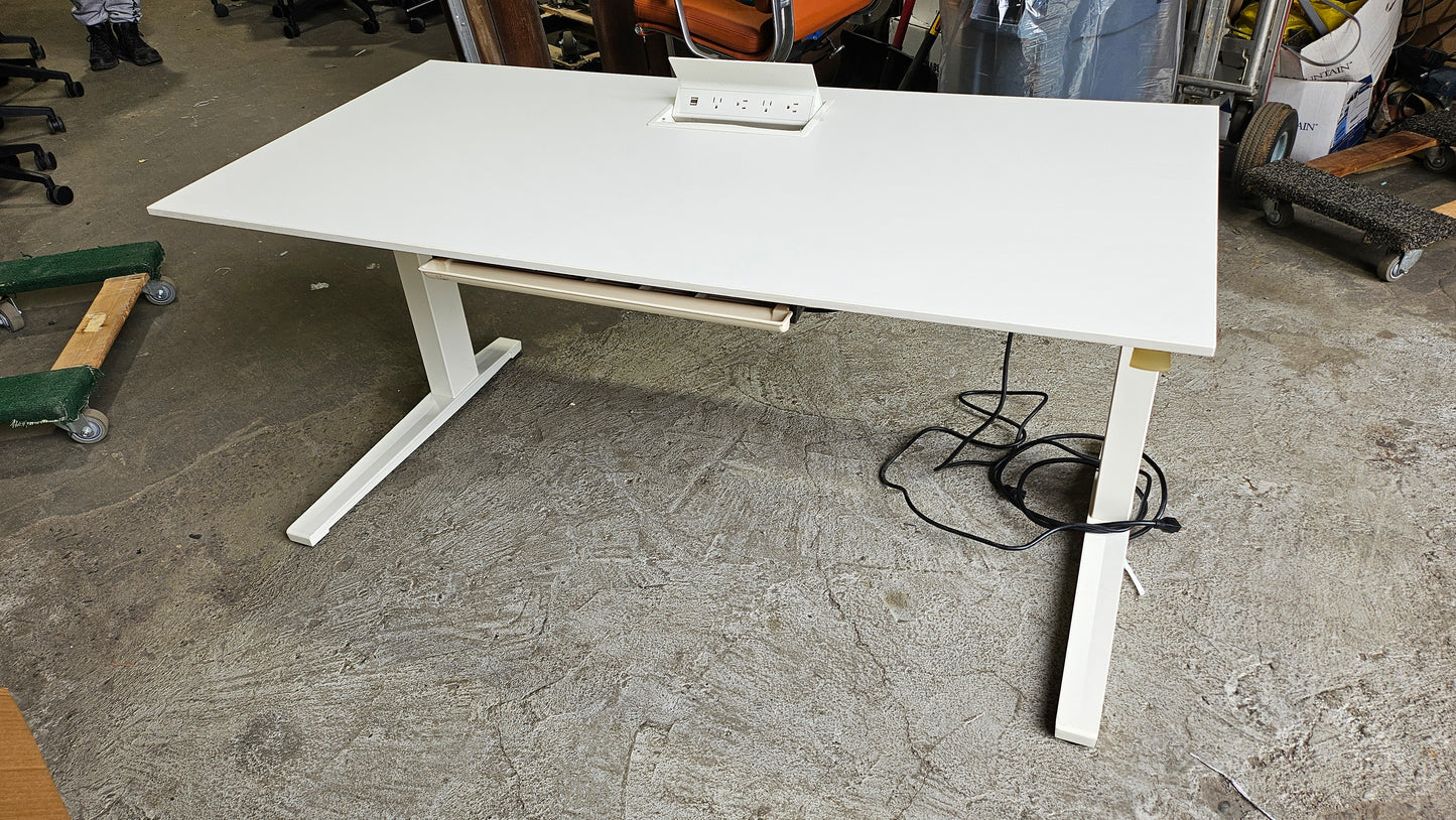 Herman Miller Renew 59x29-in Sit-To-Stand Desk with Electric Outlet