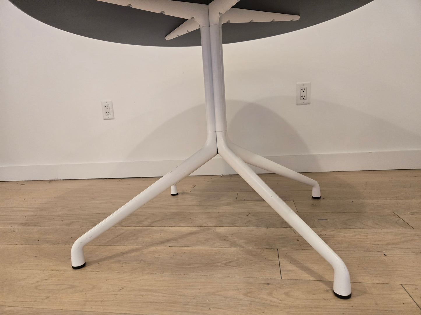 HAY About A Table (AAT20) 43-in Round Dining Table