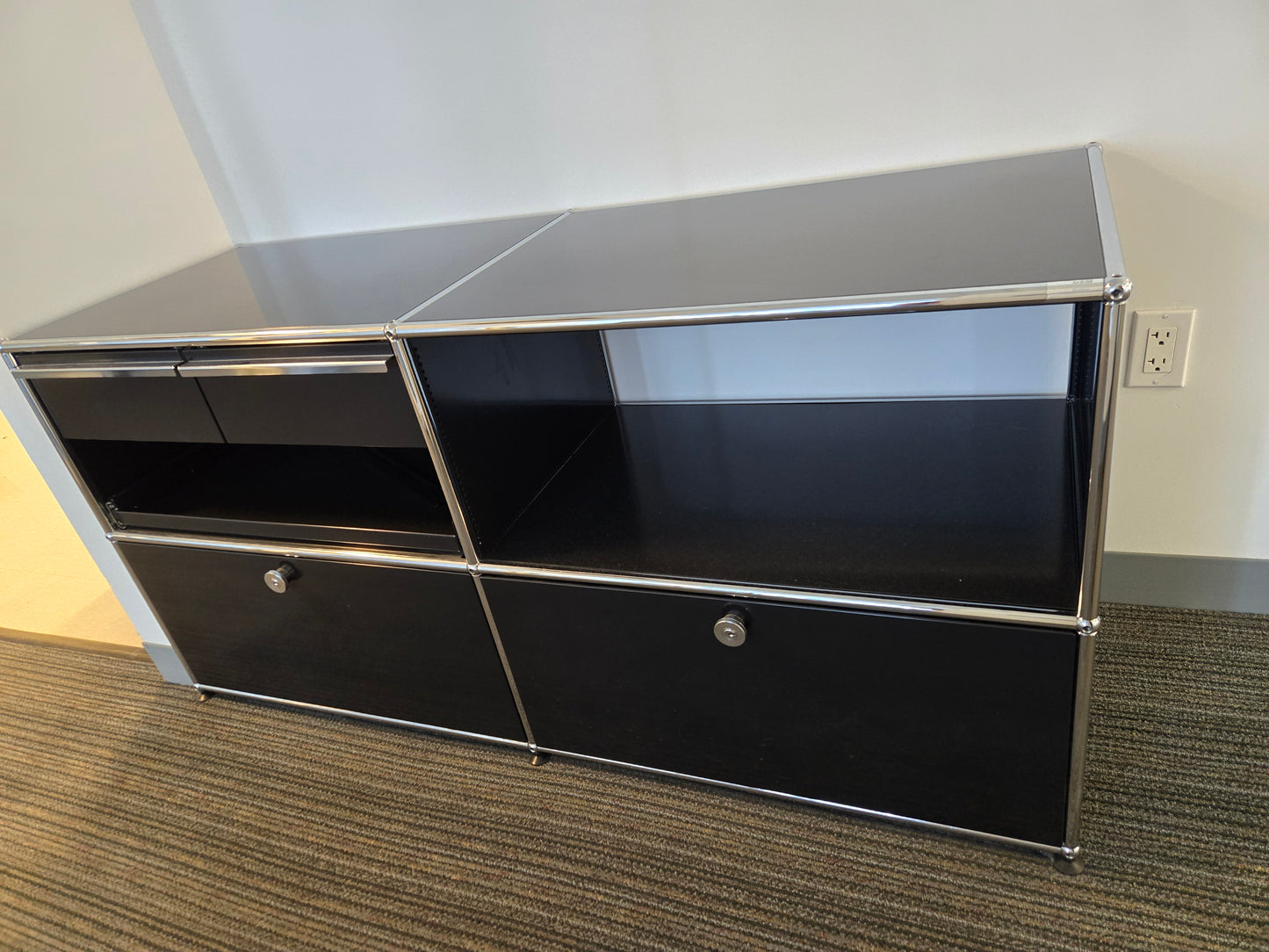 USM Haller 2x2 Cabinet with 2 Drawers, 1 Shelf, 2 Left Compact Drawers and 1 Pull-Out Shelf in Black