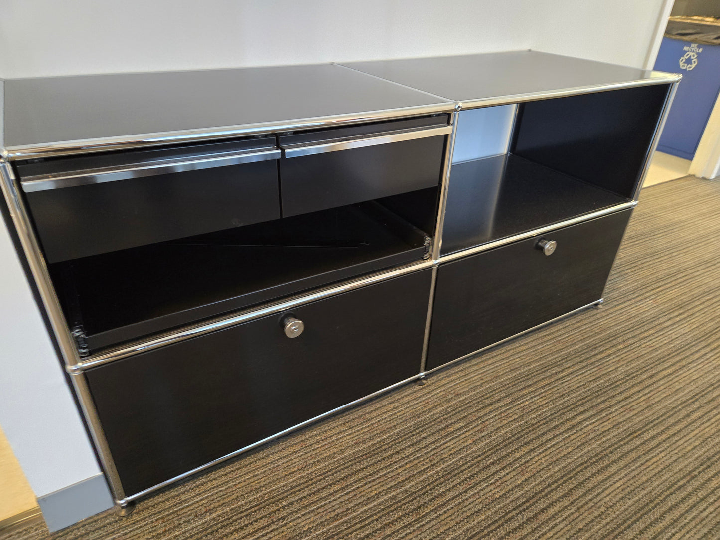 USM Haller 2x2 Cabinet with 2 Drawers, 1 Shelf, 2 Left Compact Drawers and 1 Pull-Out Shelf in Black