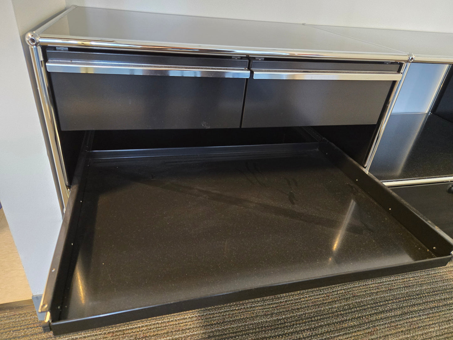 USM Haller 2x2 Cabinet with 2 Drawers, 1 Shelf, 2 Left Compact Drawers and 1 Pull-Out Shelf in Black