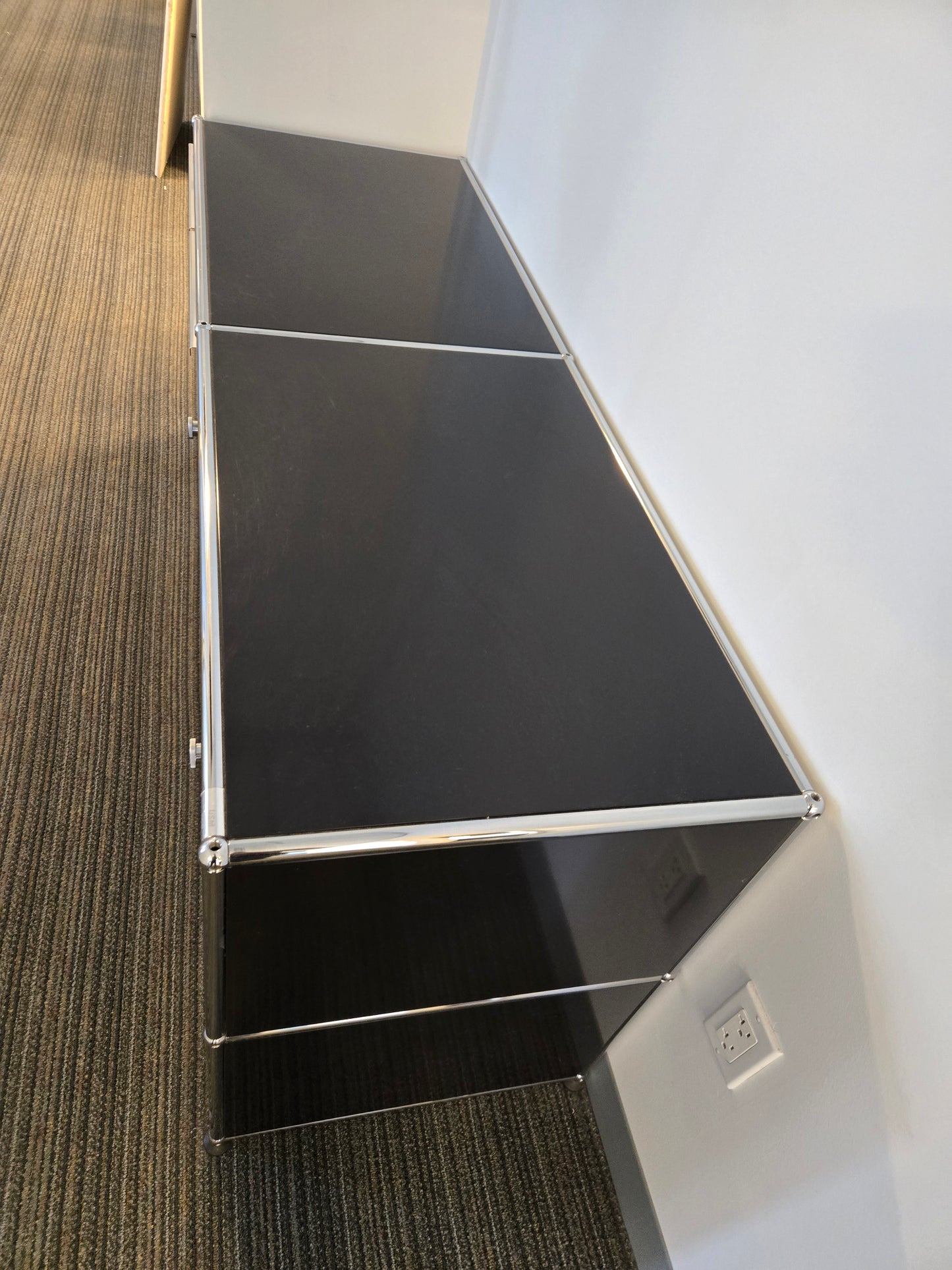 USM Haller 2x2 Cabinet with 2 Drawers, 1 Shelf, 2 Left Compact Drawers and 1 Pull-Out Shelf in Black