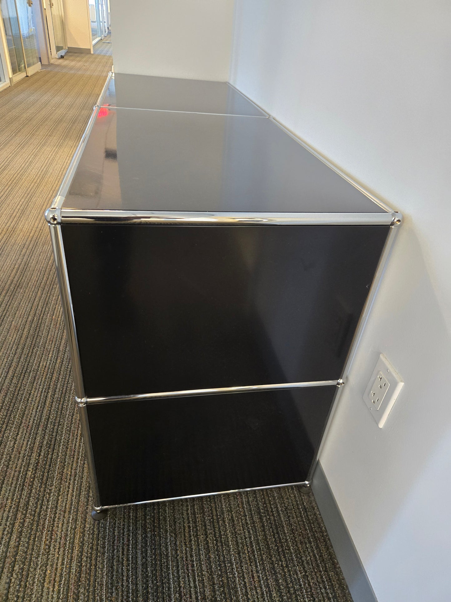 USM Haller 2x2 Cabinet with 2 Drawers, 1 Shelf, 2 Left Compact Drawers and 1 Pull-Out Shelf in Black