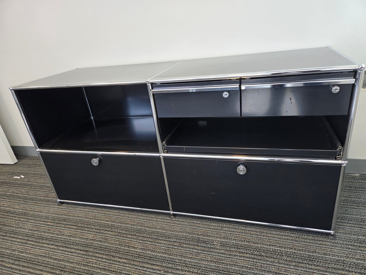 USM Haller 2x2 Cabinet with 2 Drawers, 1 Shelf, 2 Right Compact Drawers and 1 Pull-Out Shelf