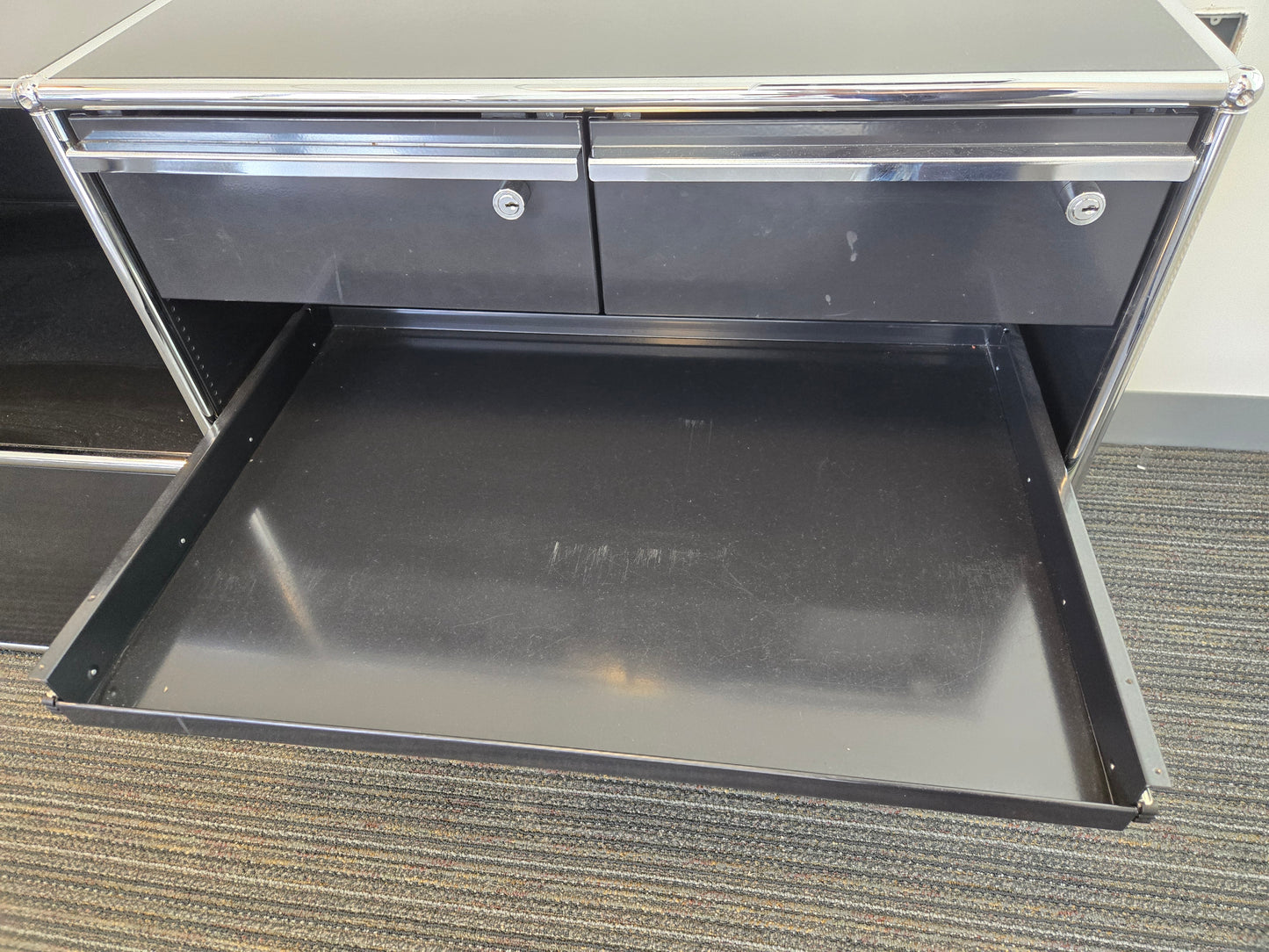 USM Haller 2x2 Cabinet with 2 Drawers, 1 Shelf, 2 Right Compact Drawers and 1 Pull-Out Shelf