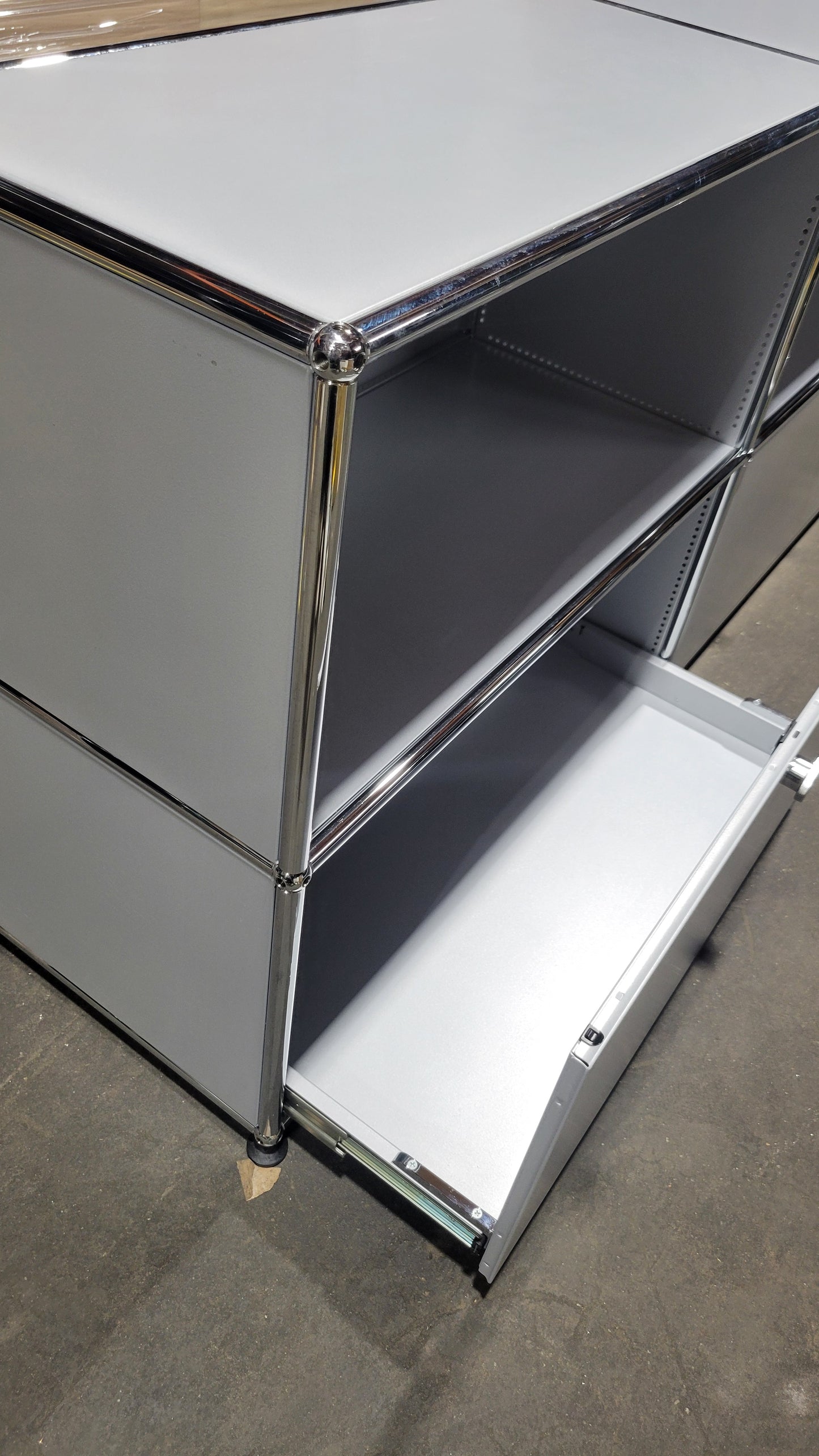 USM Haller 2x2 Cabinet / Dresser with 2 Shelves and 2 Drawers in Matte Silver