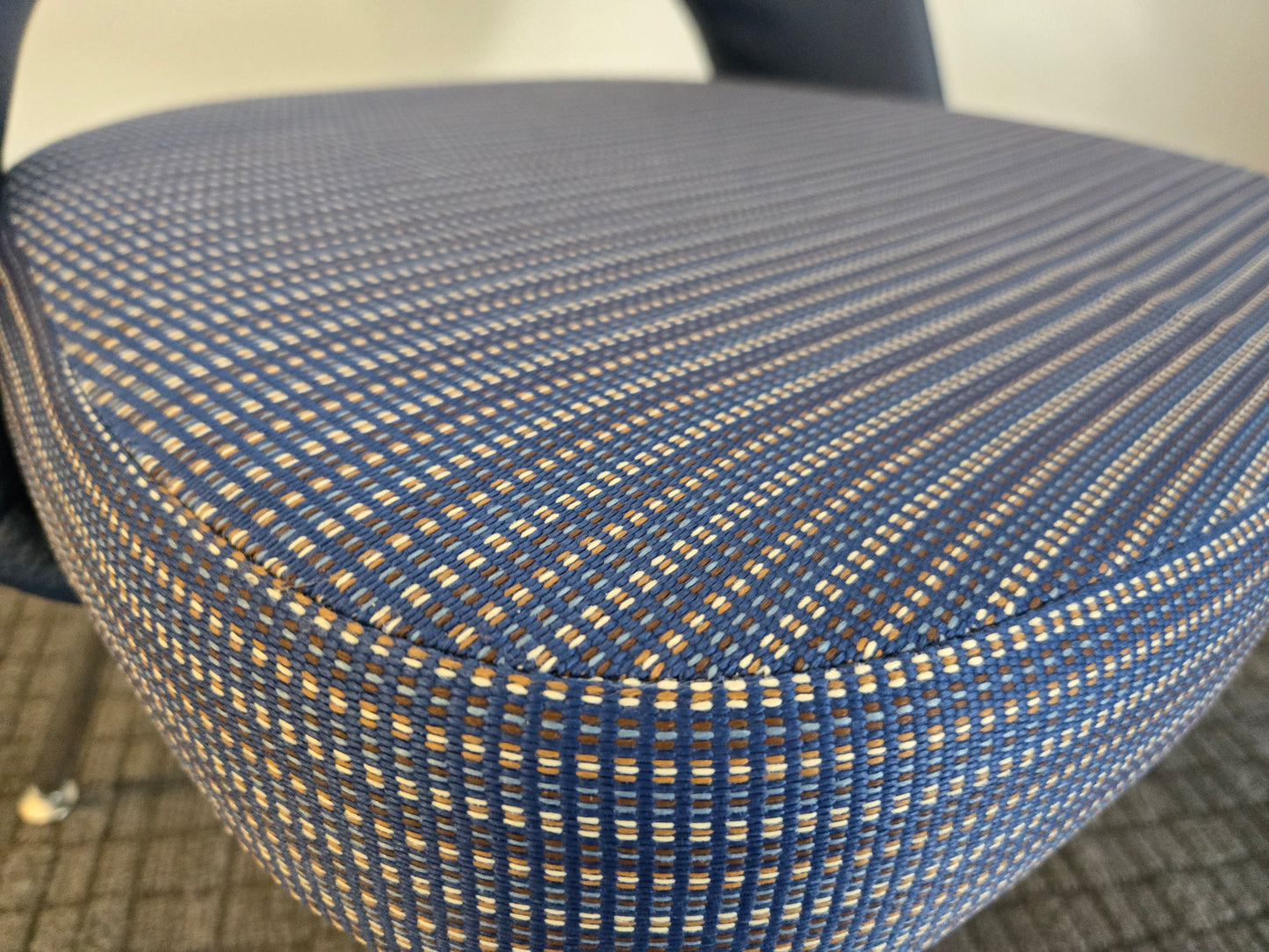 Knoll Saarinen Executive Side Chair in Blue Pattern