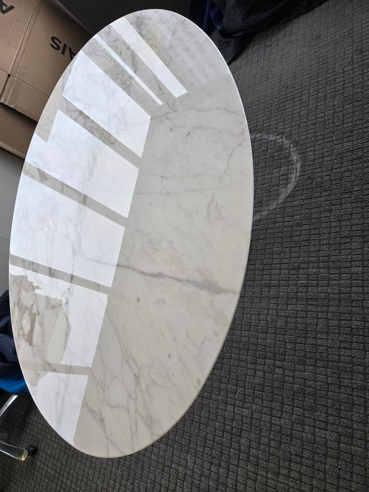 Knoll Saarinen Oval 78-in Marble Table with Cream Top and Black Base