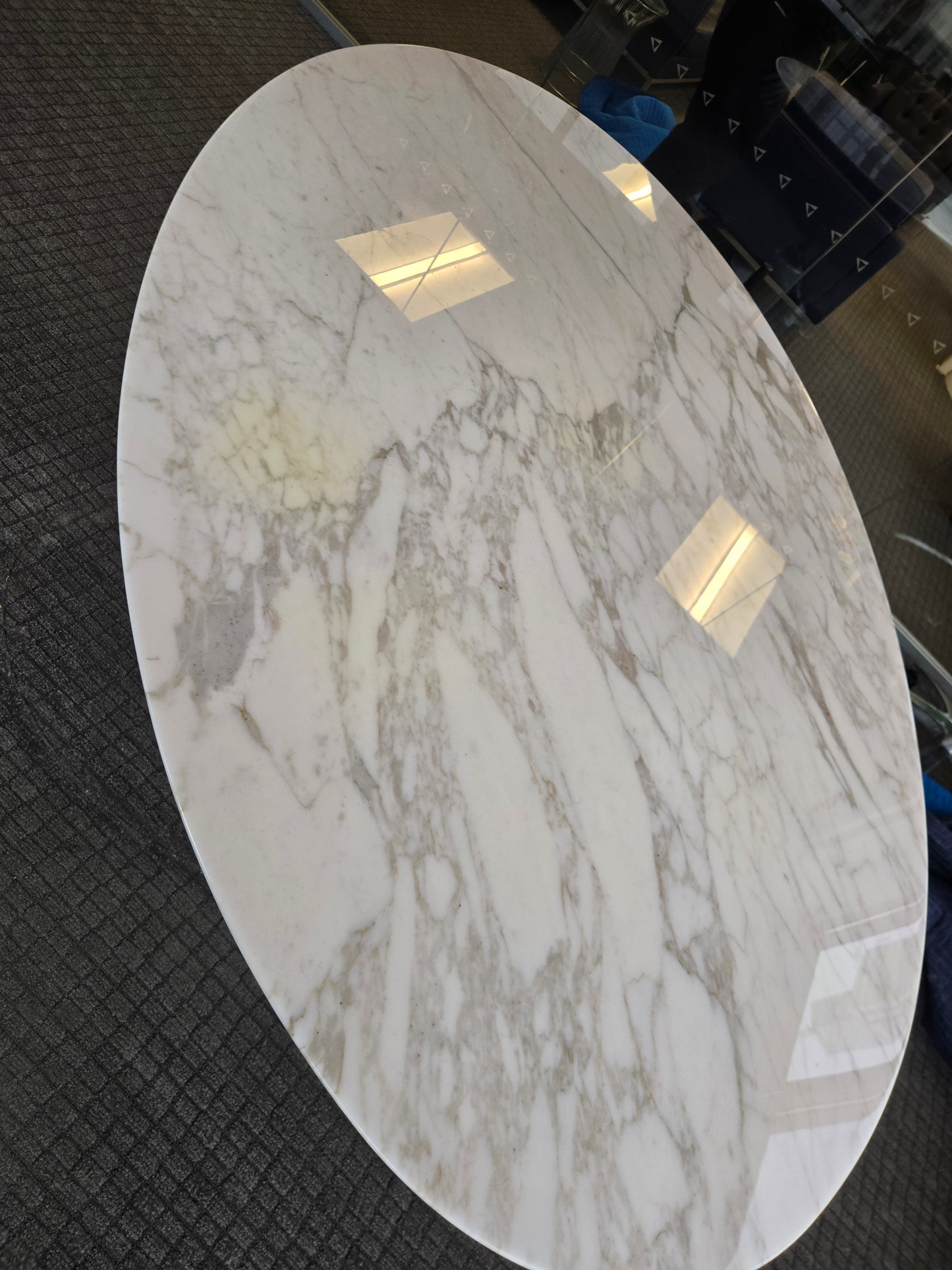 Knoll Saarinen Oval 78-in Marble Table with Cream Top and Black Base