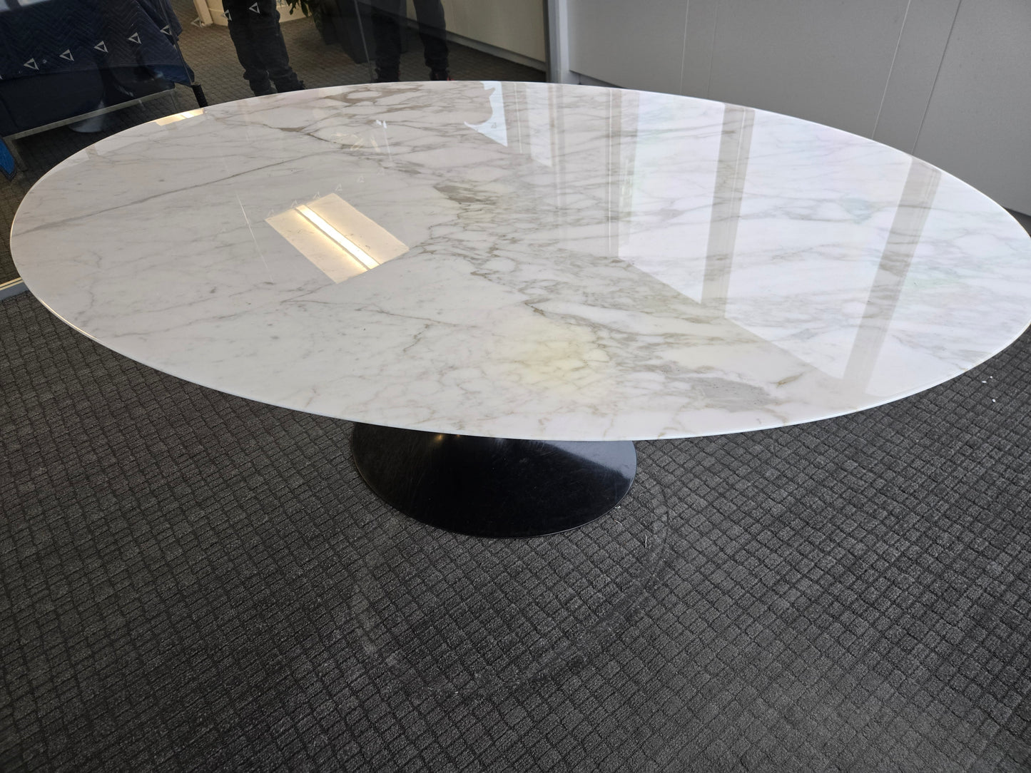 Knoll Saarinen Oval 78-in Marble Table with Cream Top and Black Base