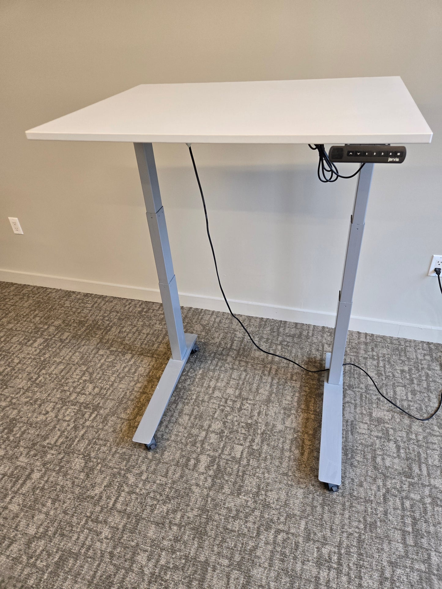 Fully Jarvis 36-in 3-Stage Sit-Stand Desk