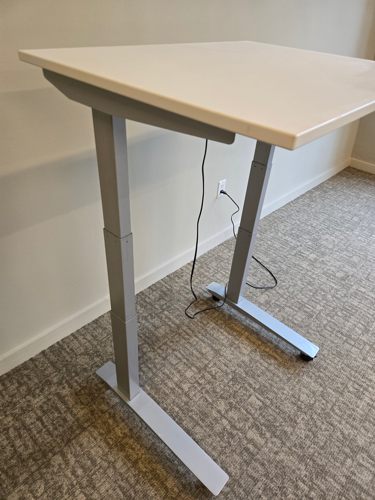 Fully Jarvis 36-in 3-Stage Sit-Stand Desk