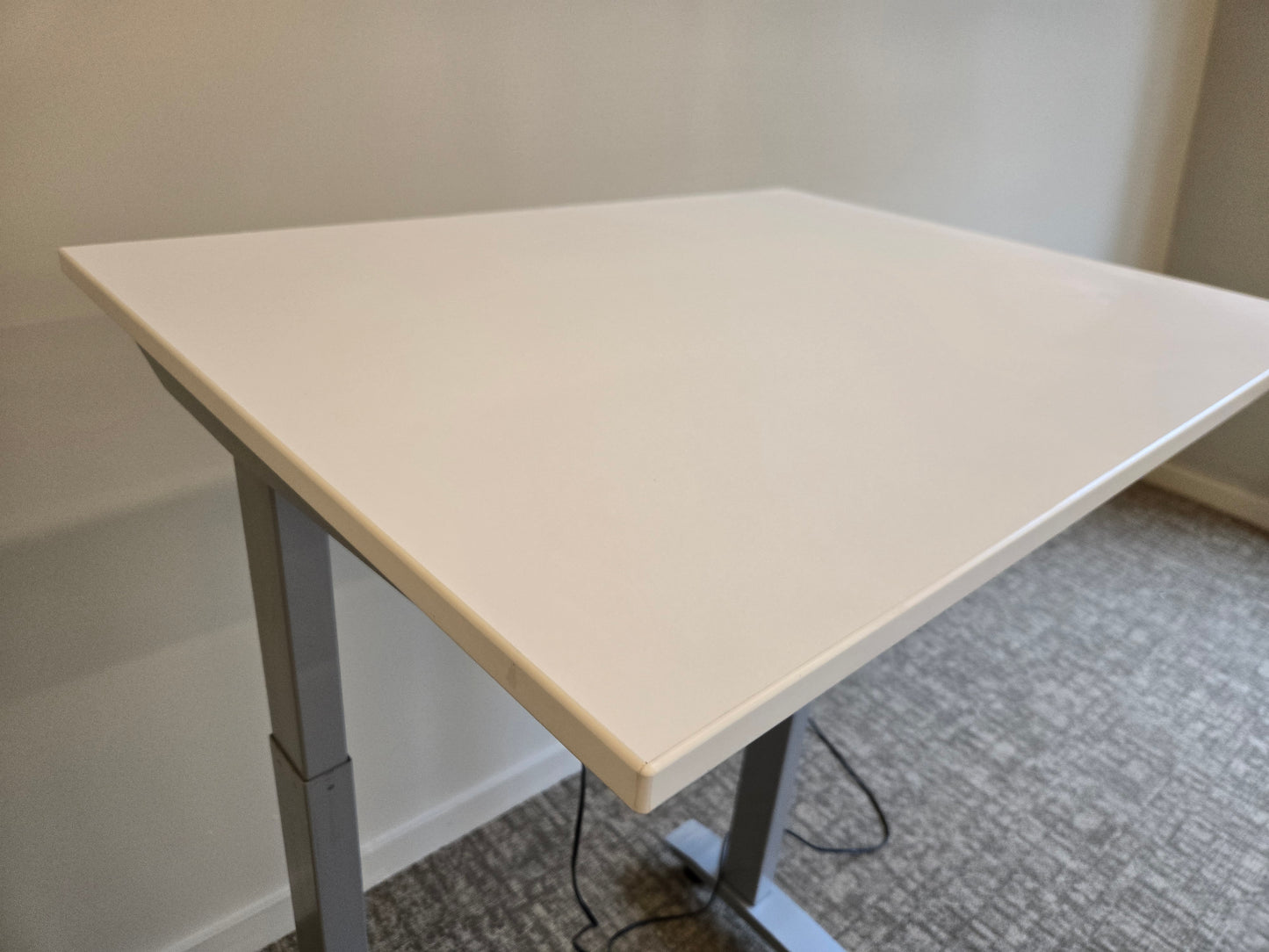 Fully Jarvis 36-in 3-Stage Sit-Stand Desk