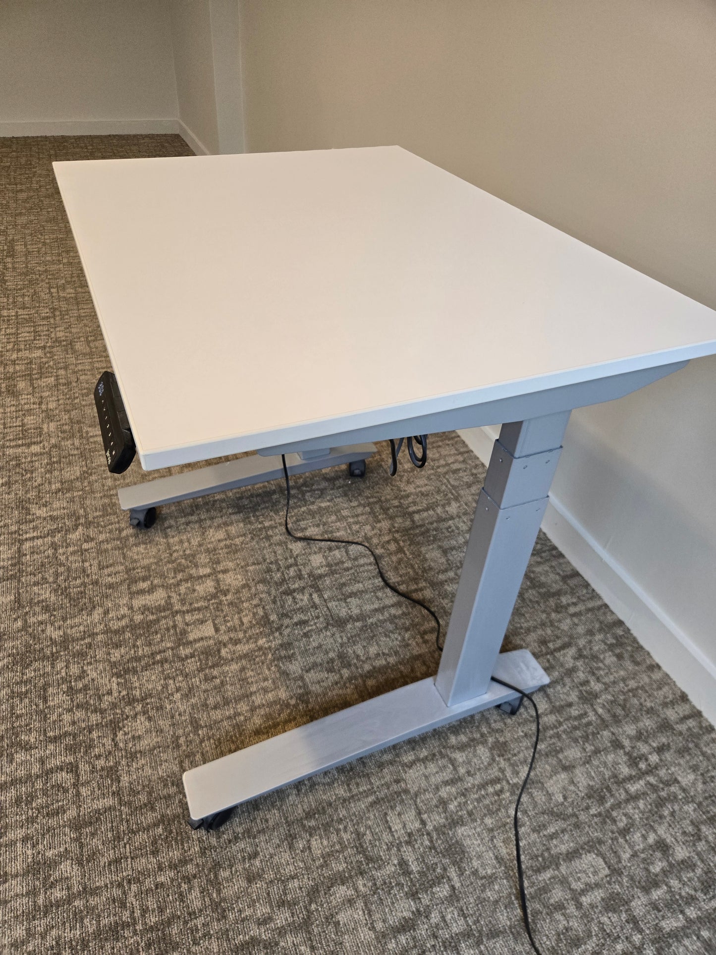 Fully Jarvis 36-in 3-Stage Sit-Stand Desk