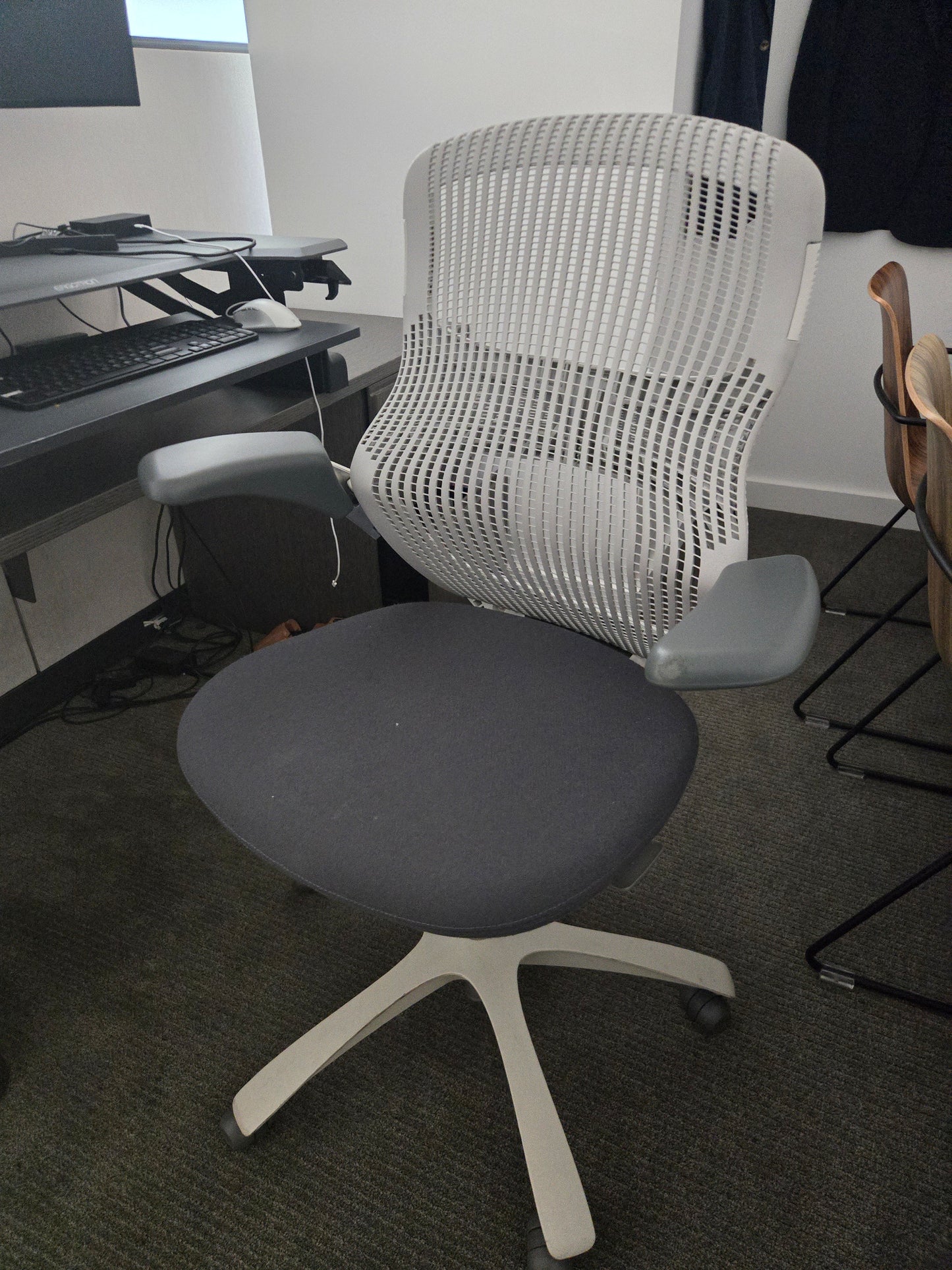 Knoll Generation Chair in Light Grey