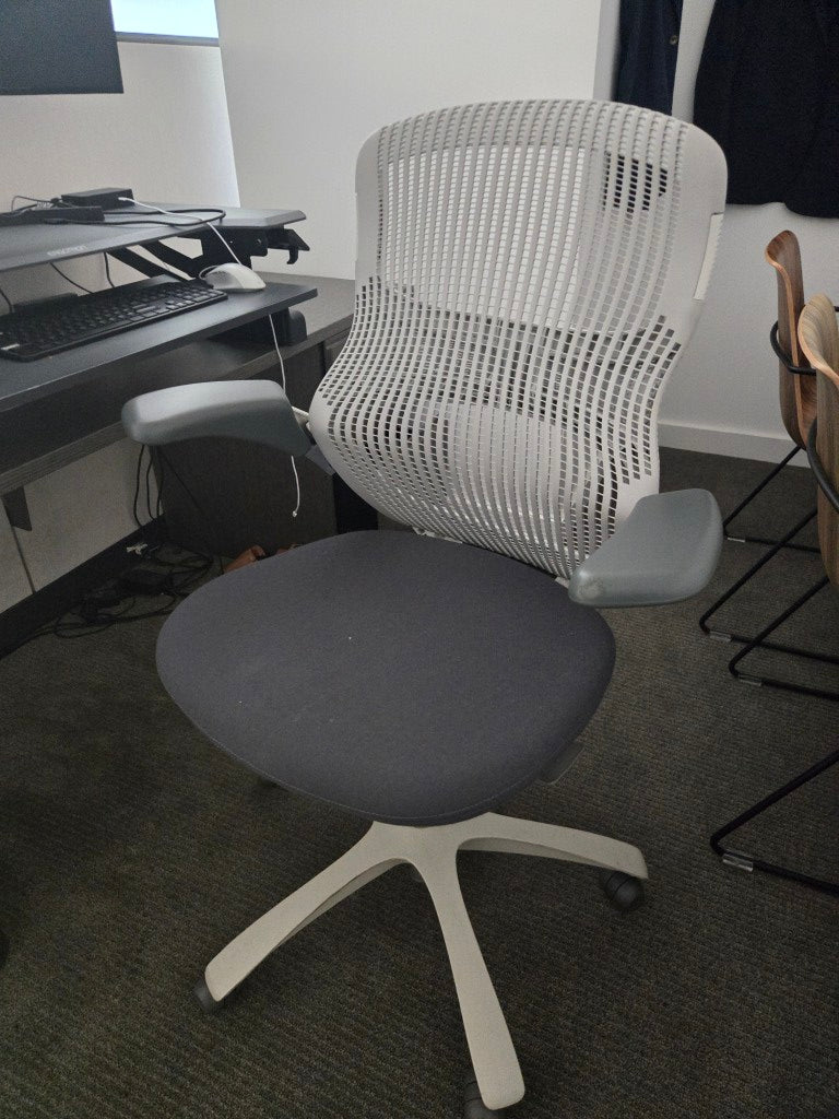 Knoll Generation Chair in Light Grey
