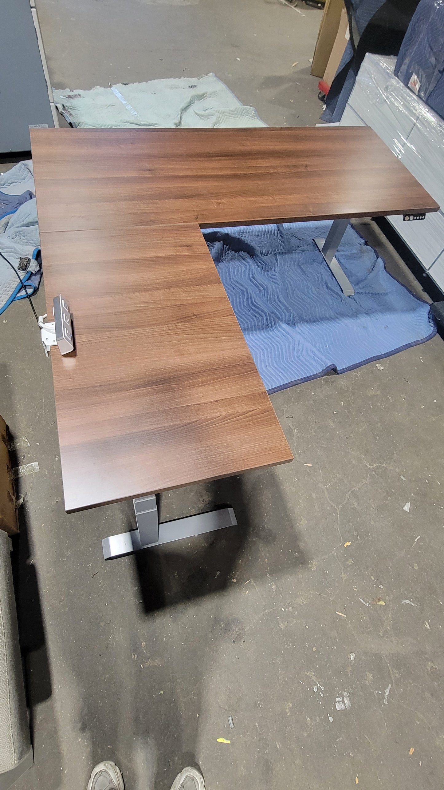 SitOnIt Switchback 3-Leg L-Shaped Height-Adjustable Desk in Walnut Laminate