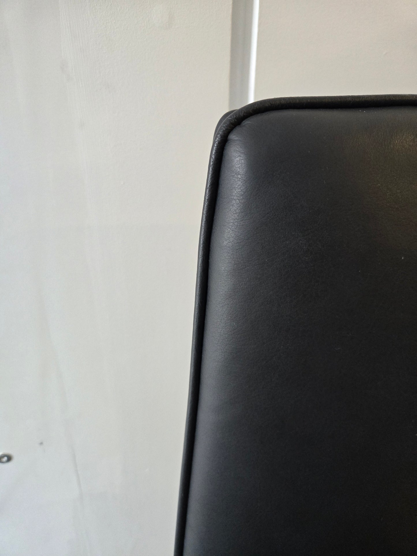 Davis Sola Highback Executive Chair in Grey Leather