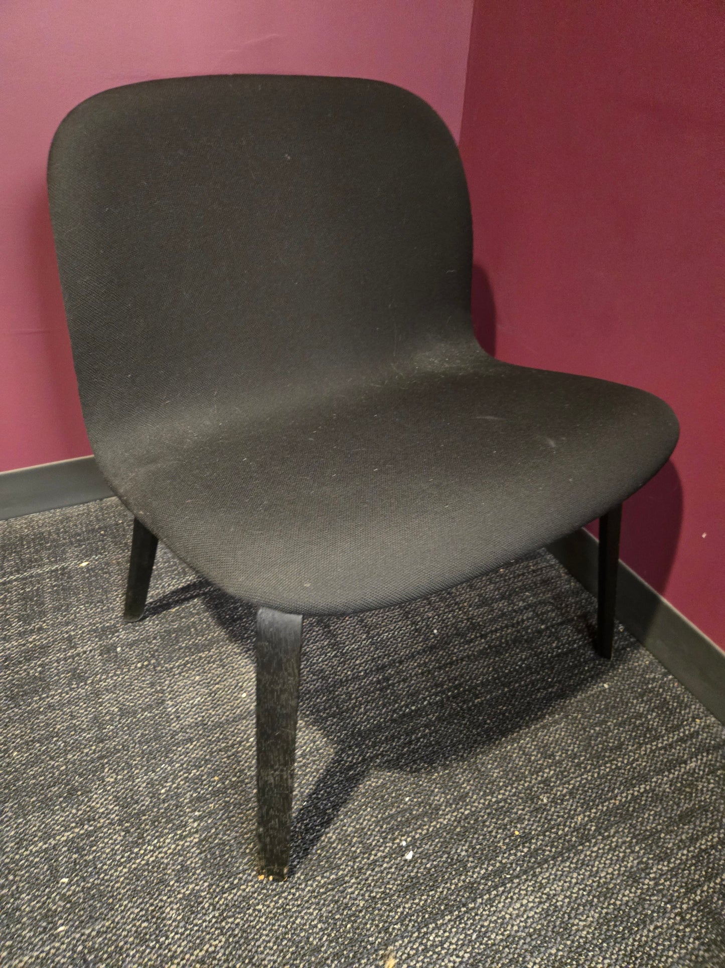 Muuto Visu Lounge Chair in Black Fabric