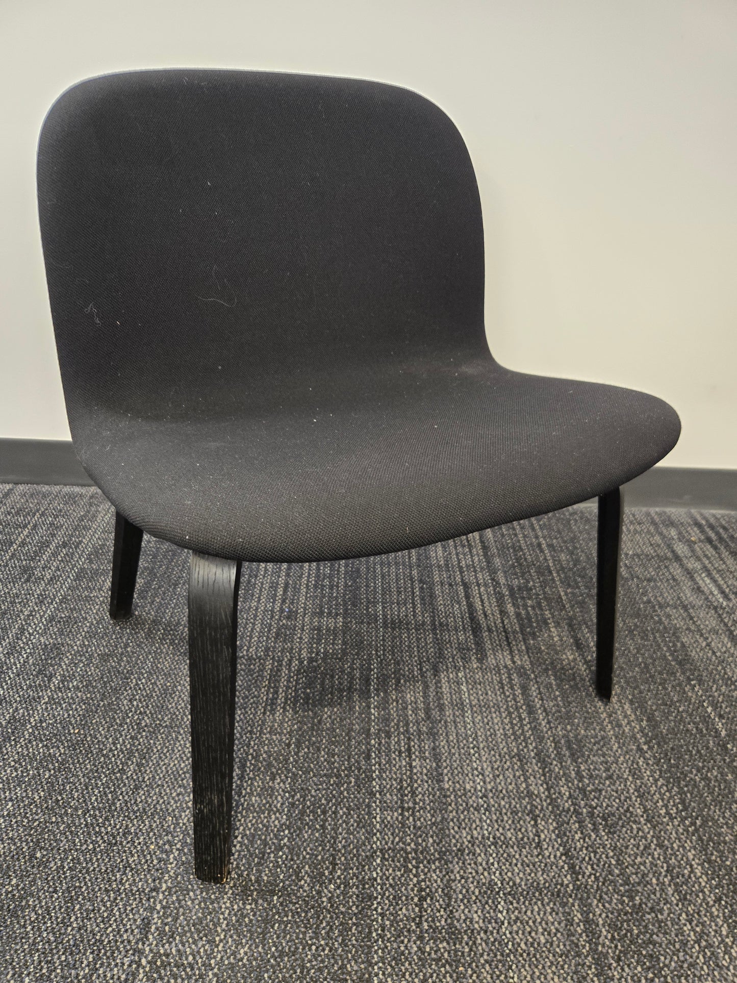 Muuto Visu Lounge Chair in Black Fabric