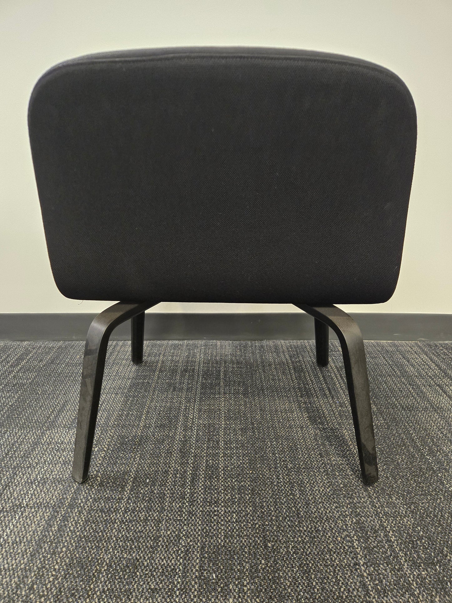 Muuto Visu Lounge Chair in Black Fabric