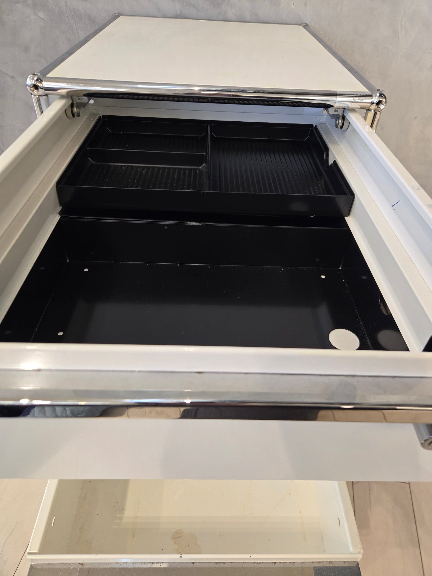 USM Haller Rolling Nightstand / Pedestal File Cabinet 3-Drawer in White