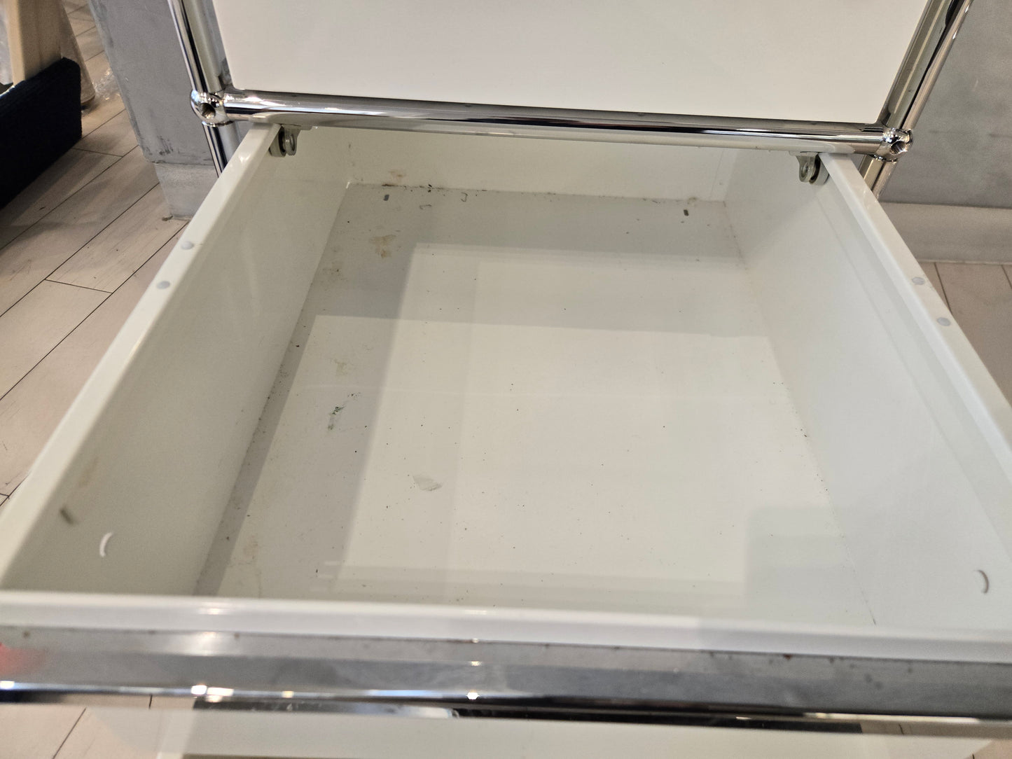 USM Haller Rolling Nightstand / Pedestal File Cabinet 3-Drawer in White