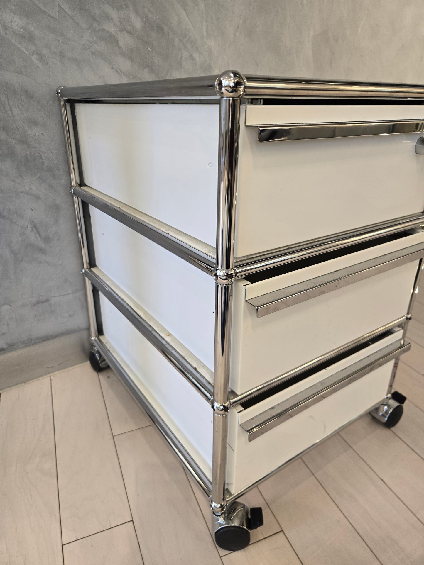 USM Haller Rolling Nightstand / Pedestal File Cabinet 3-Drawer in White