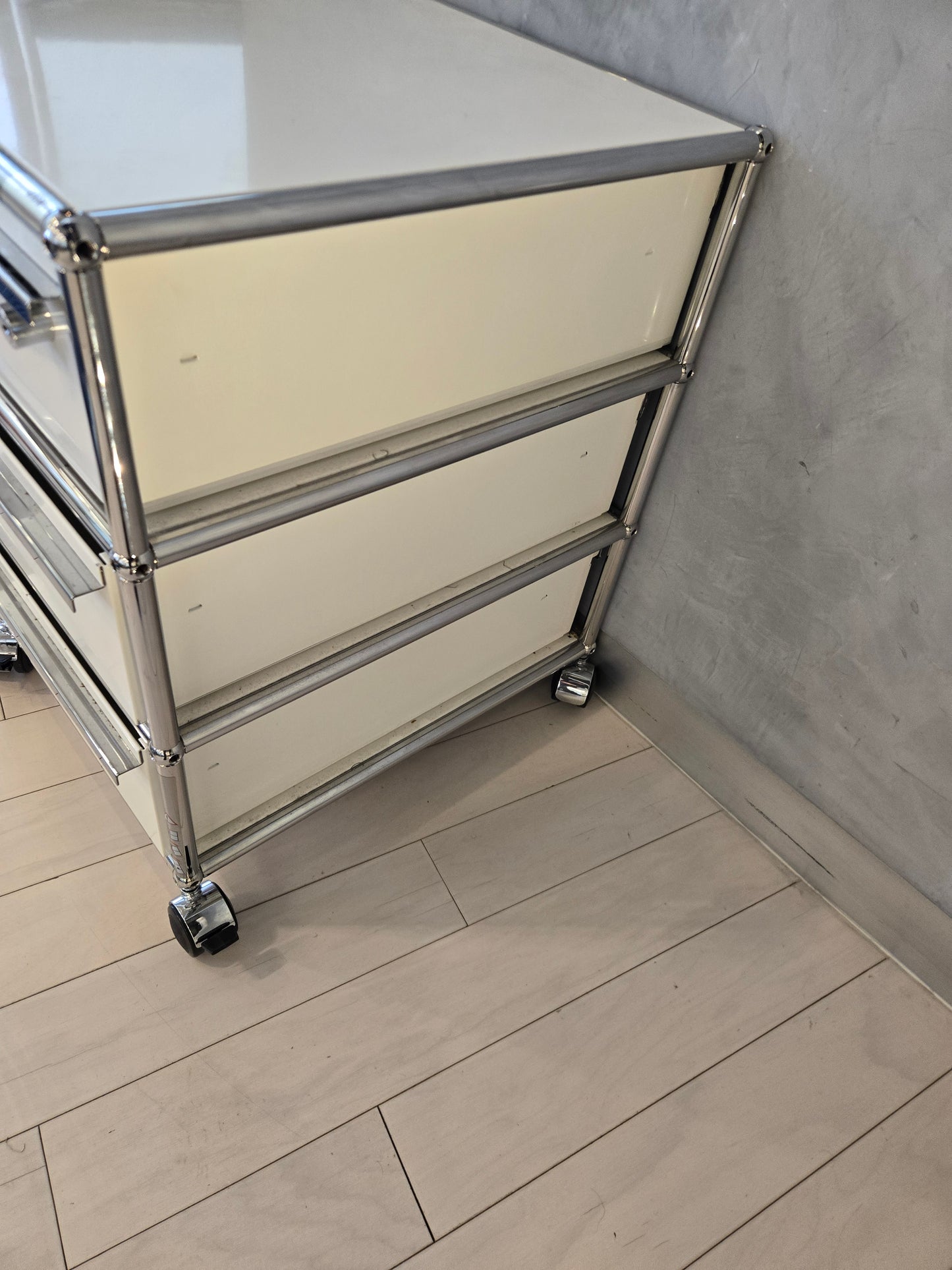 USM Haller Rolling Nightstand / Pedestal File Cabinet 3-Drawer in White