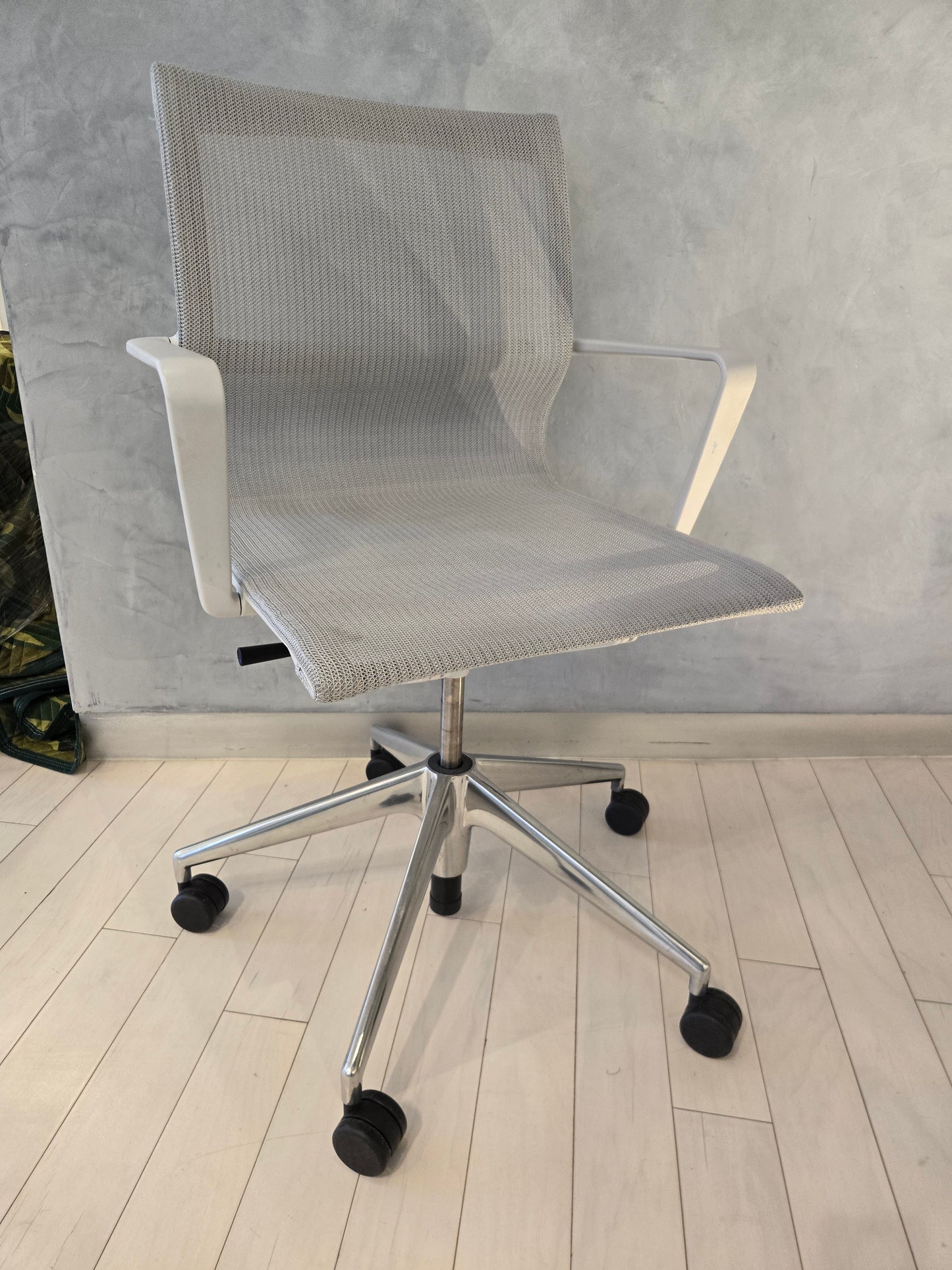 Vitra Physix Chair in Mineral