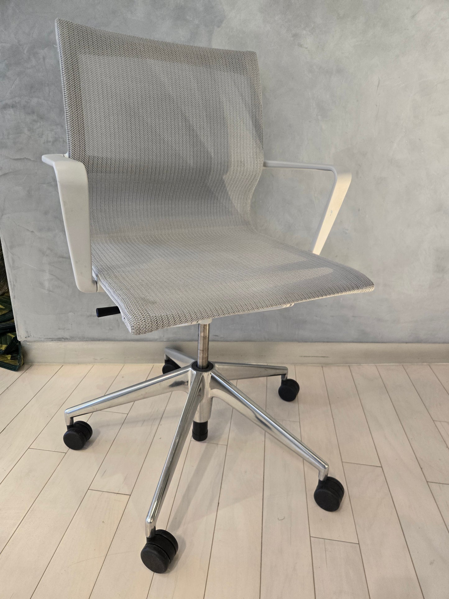 Vitra Physix Chair in Mineral