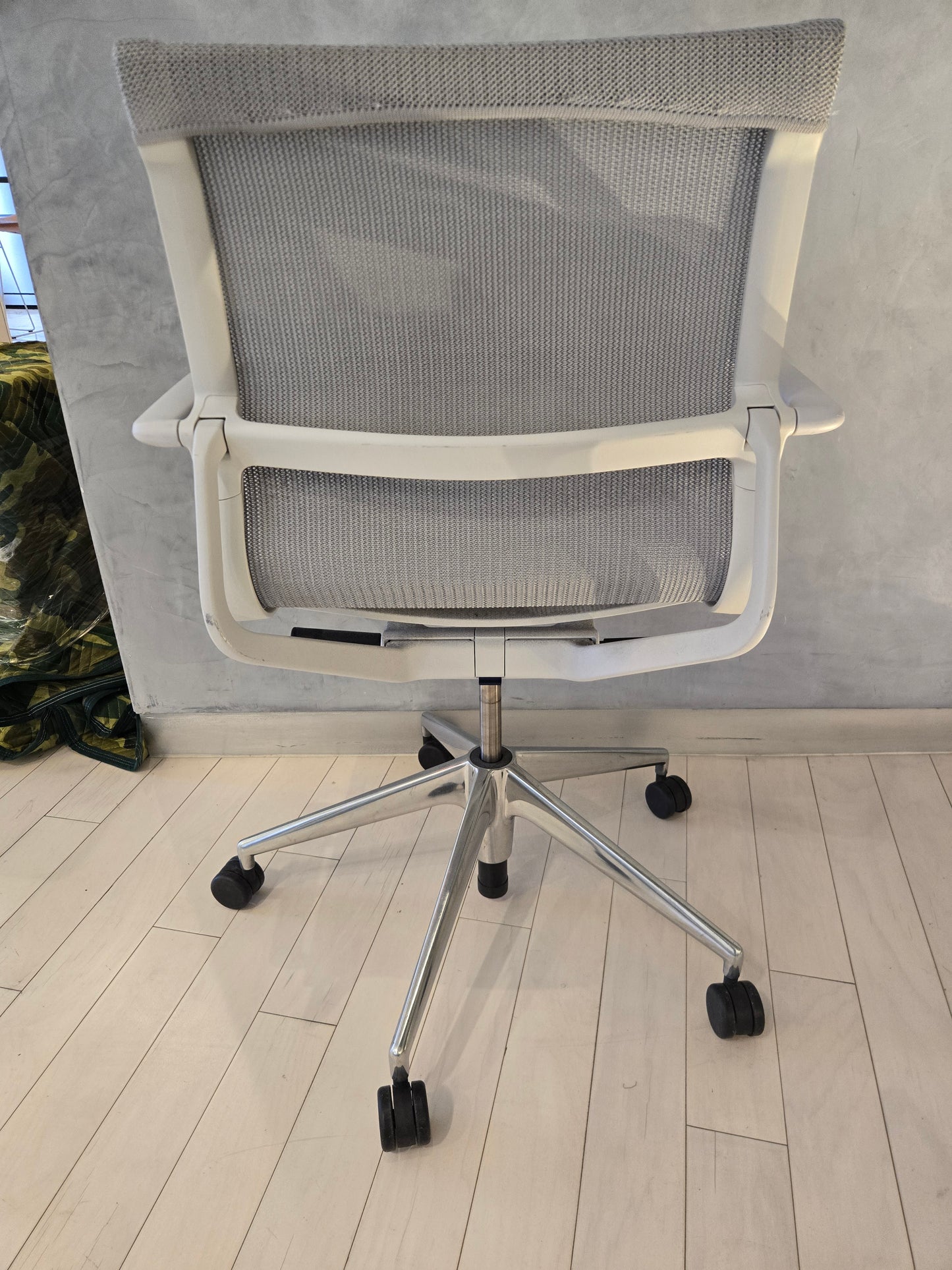 Vitra Physix Chair in Mineral