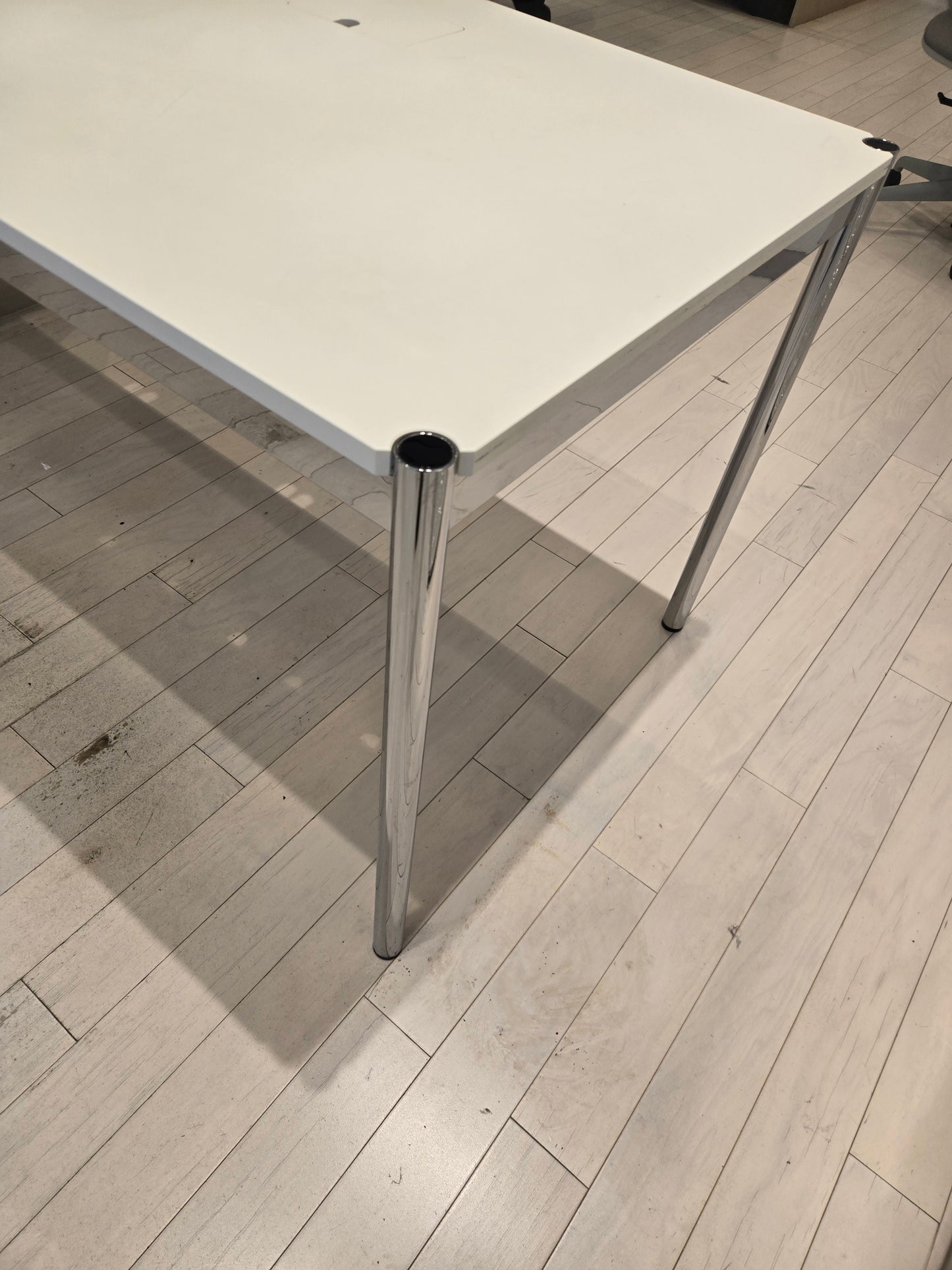 USM Haller T59 30x59-in Desk in White with Power Access Flaps (Noticeable Wear)