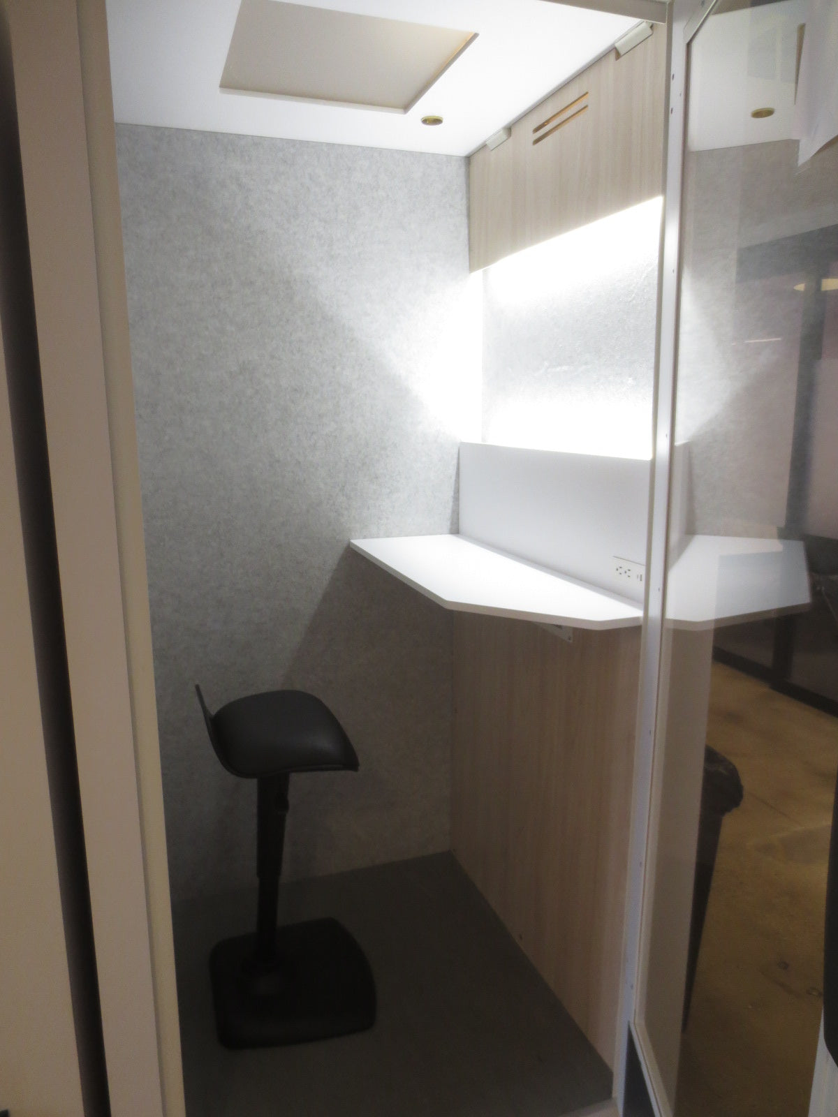 Vari Privacy Booth