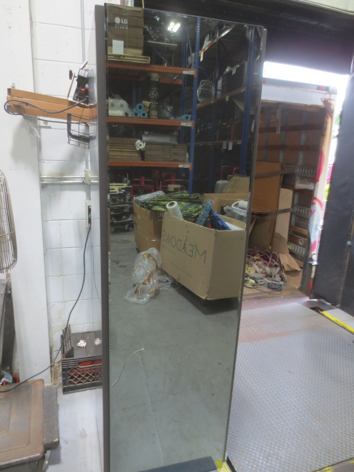 LG Styler S5MSB Smart Steam Clothing Care System in Mirror Finish with ThinQ