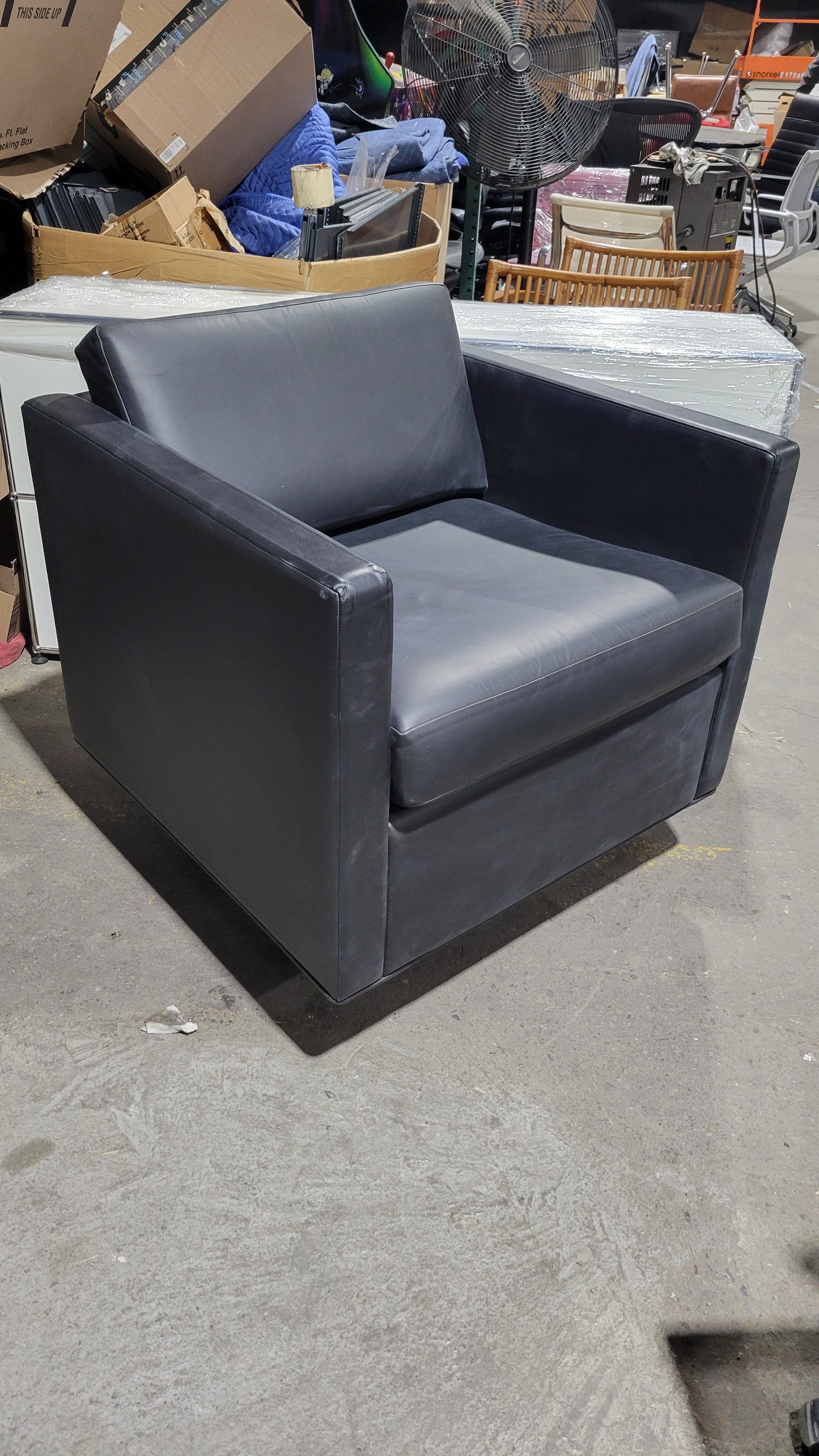 Brandford Furniture Modern Leather Lounge Chair in Black