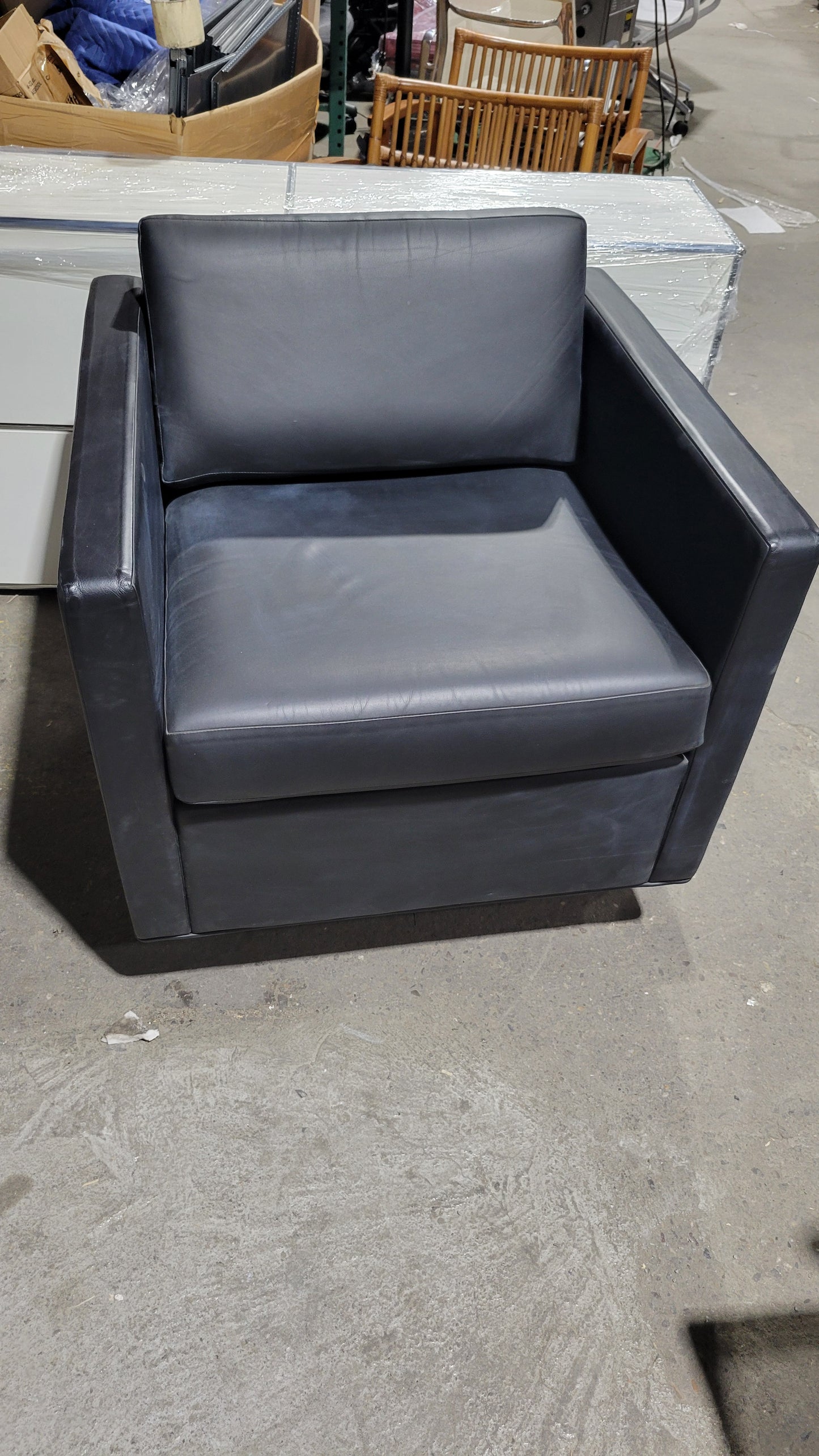 Brandford Furniture Modern Leather Lounge Chair in Black